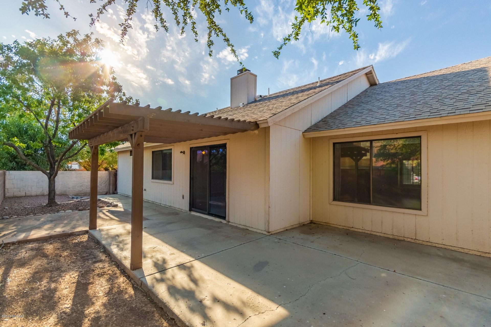 2701 W Camino Llano
