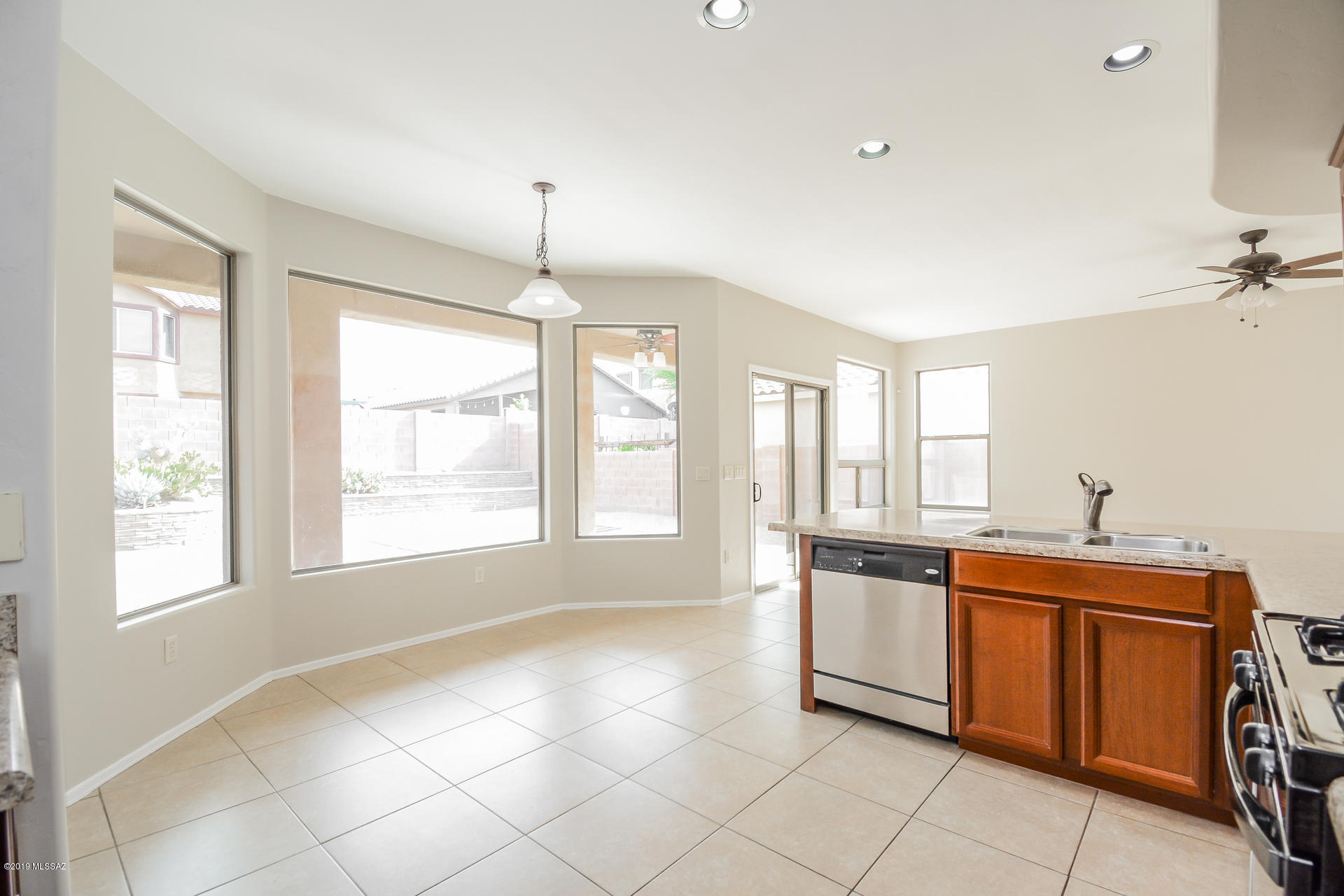 233 W Calle Patio Lindo