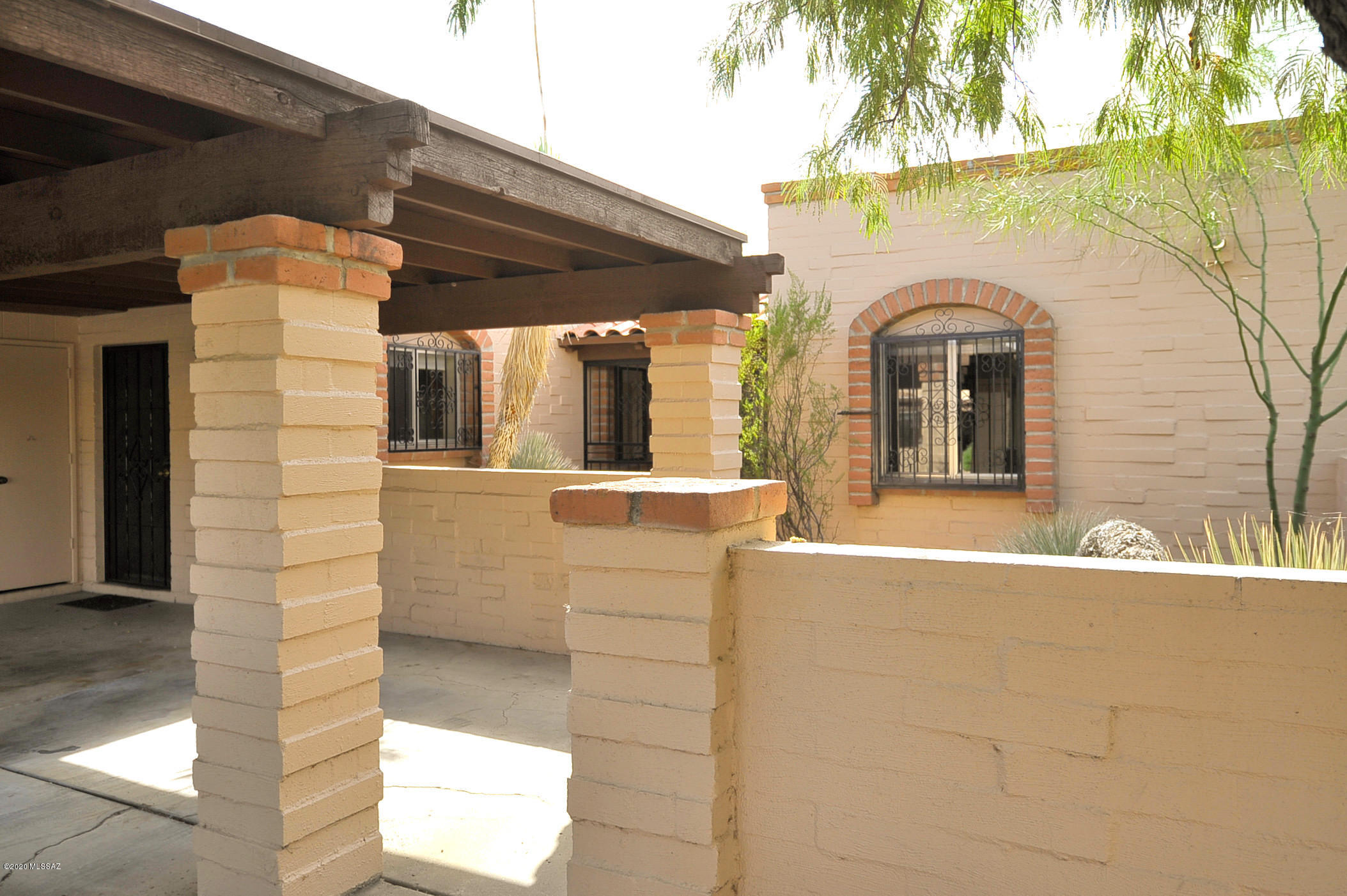 4234 E Presidio Road