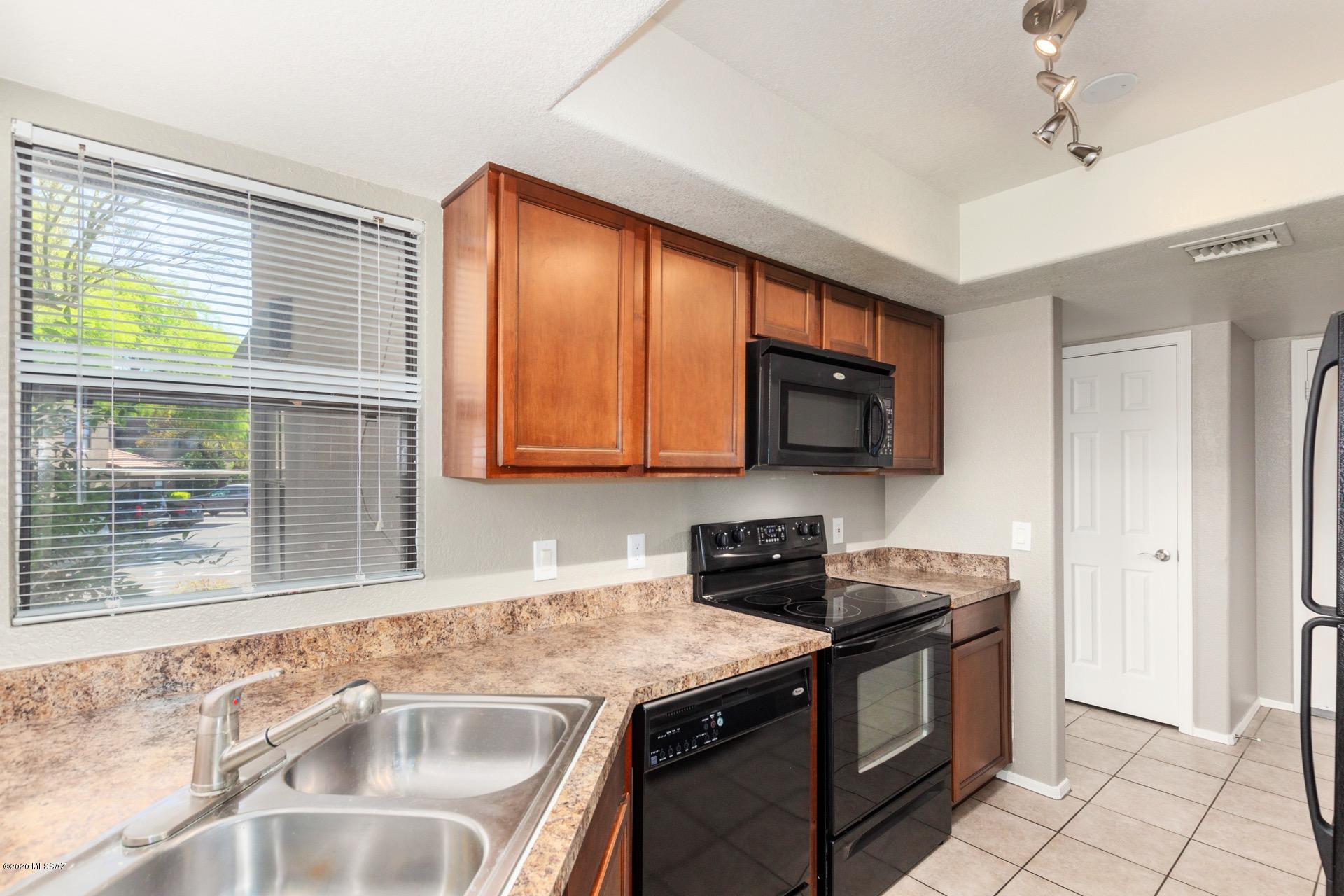 5855 N Kolb Road Unit: 8106