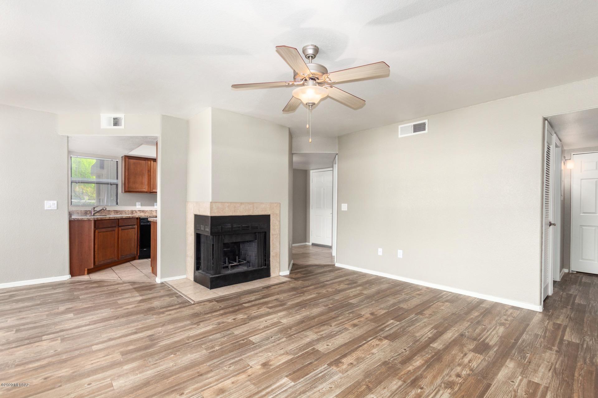 5855 N Kolb Road Unit: 8106