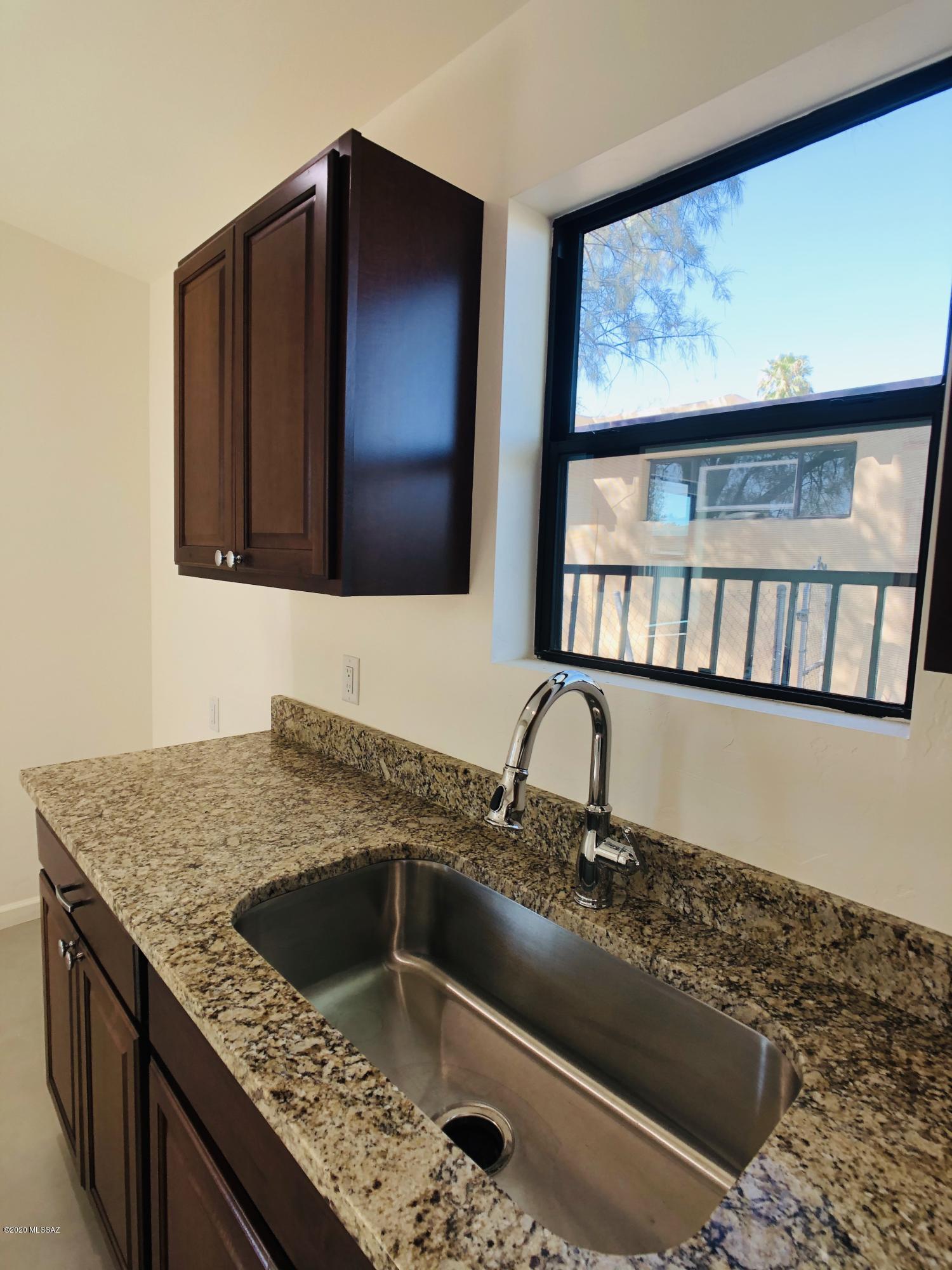 1173 E Seneca Street