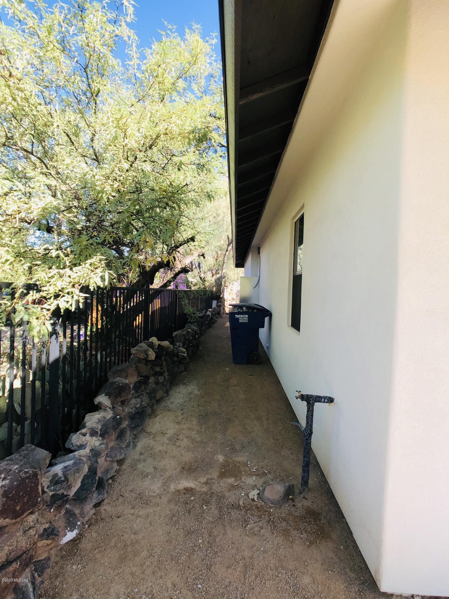 1173 E Seneca Street