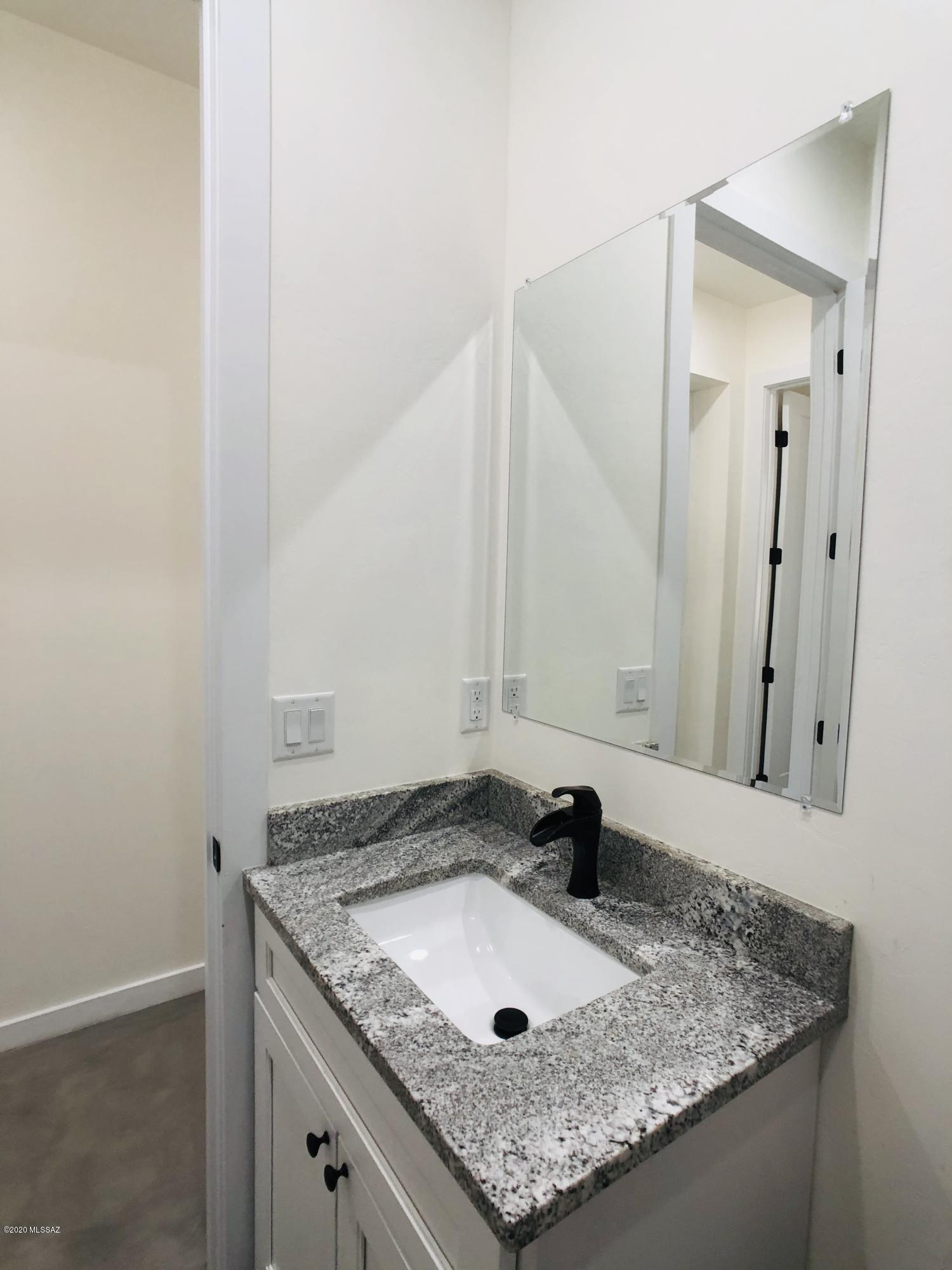 1173 E Seneca Street