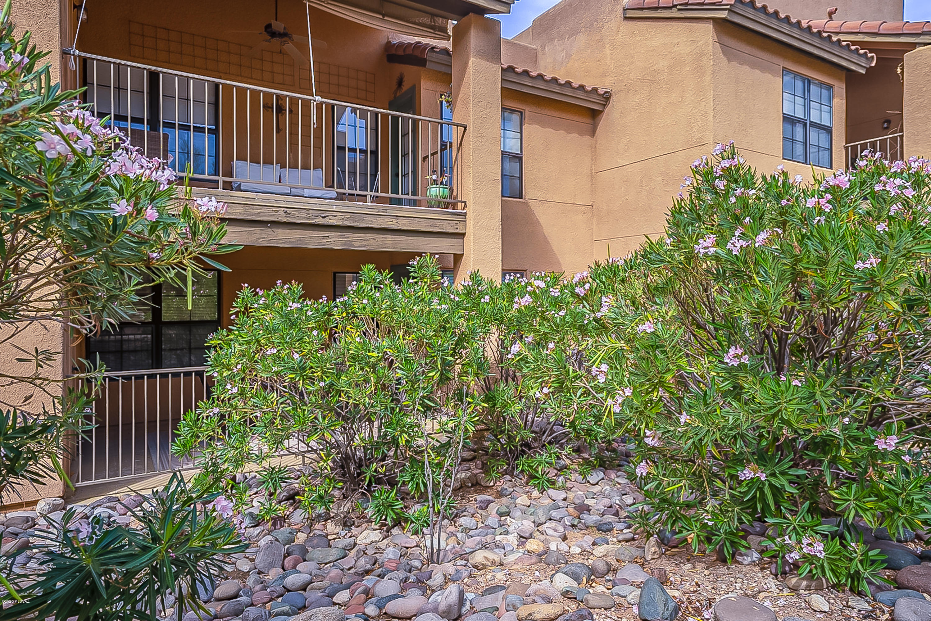 6651 N Campbell Avenue Unit: 127