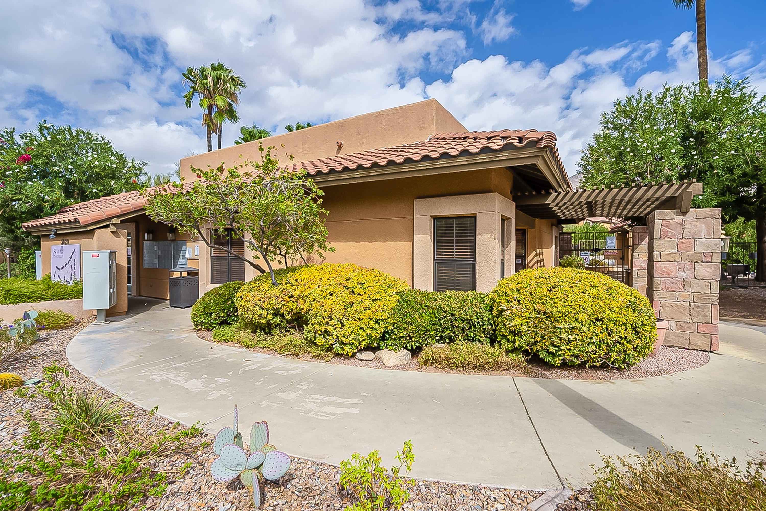6651 N Campbell Avenue Unit: 127