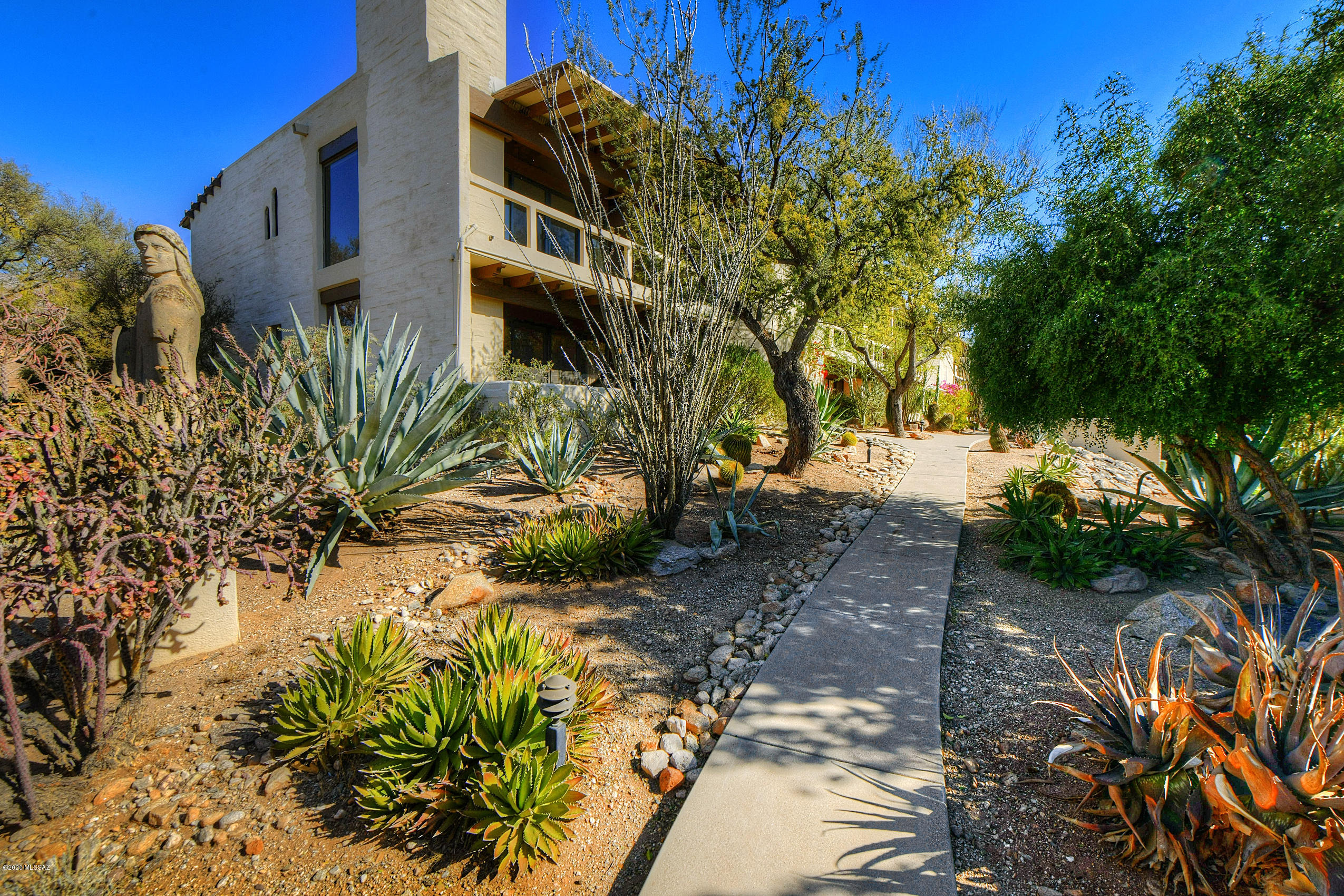 2600 E Skyline Drive Unit: 9