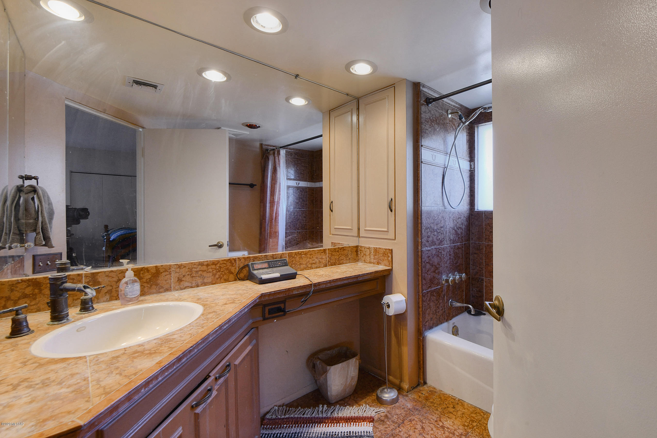 2600 E Skyline Drive Unit: 9