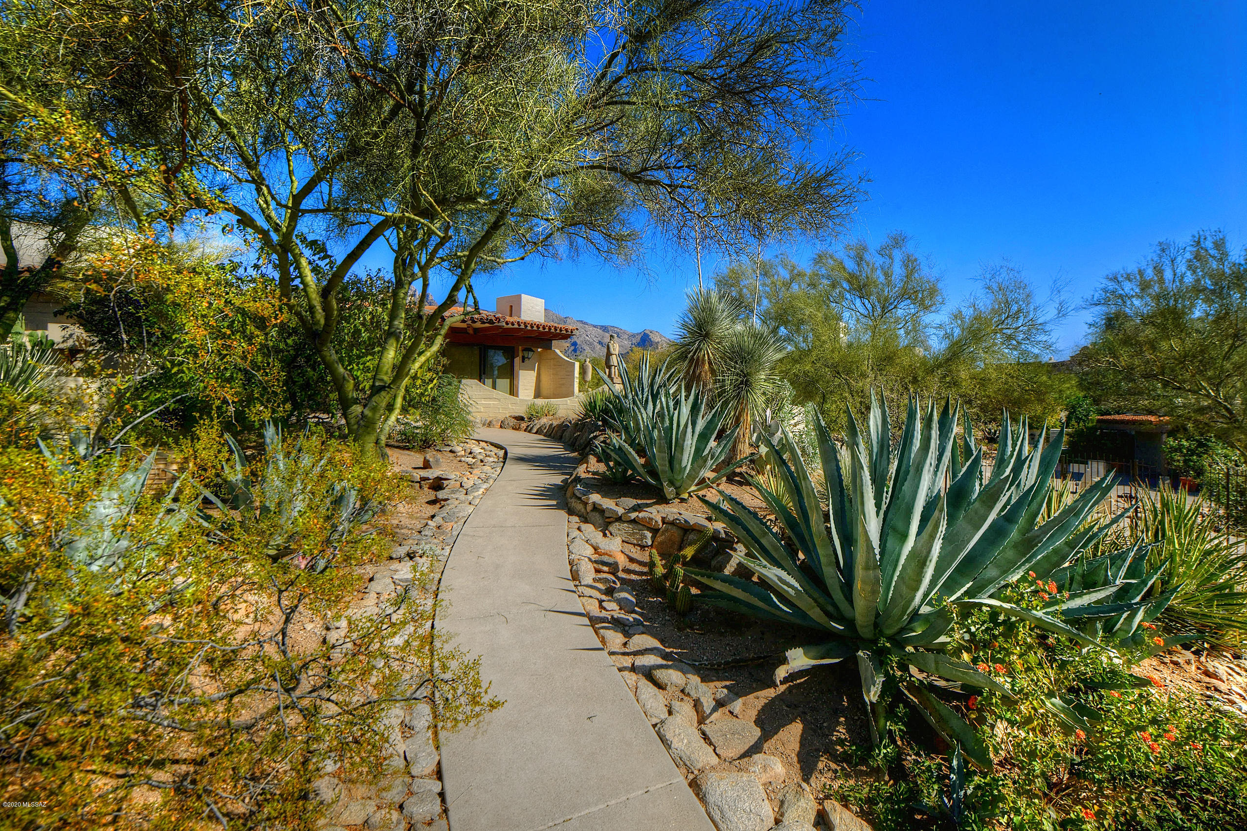 2600 E Skyline Drive Unit: 9