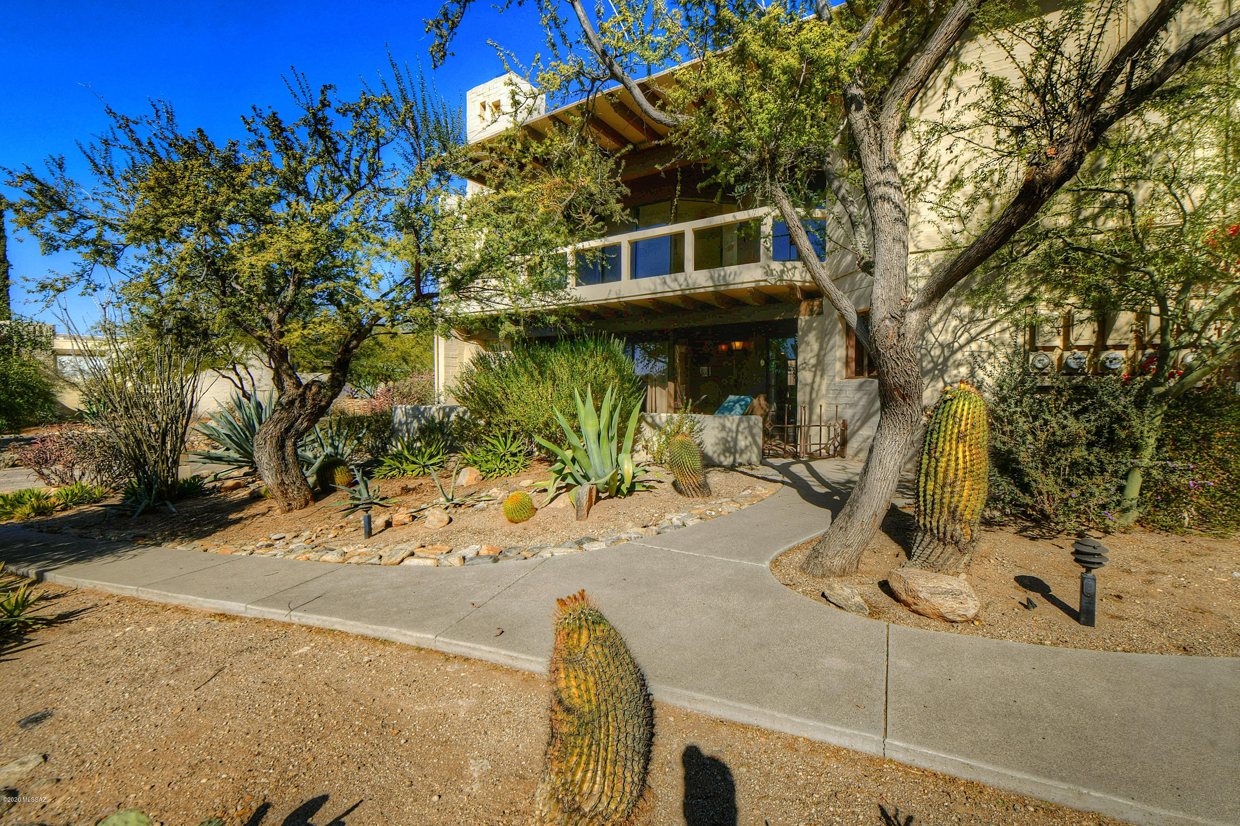 2600 E Skyline Drive Unit: 9