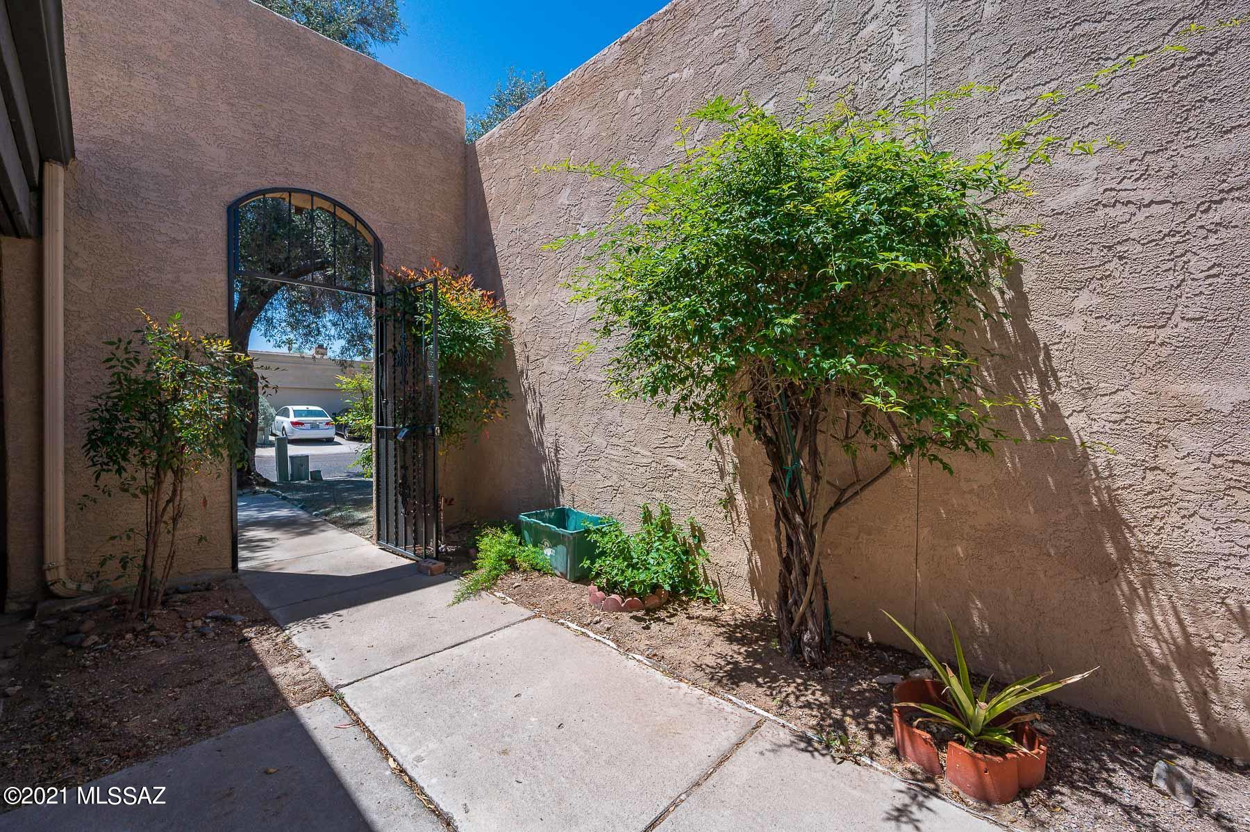 1432 W Calle Gallego