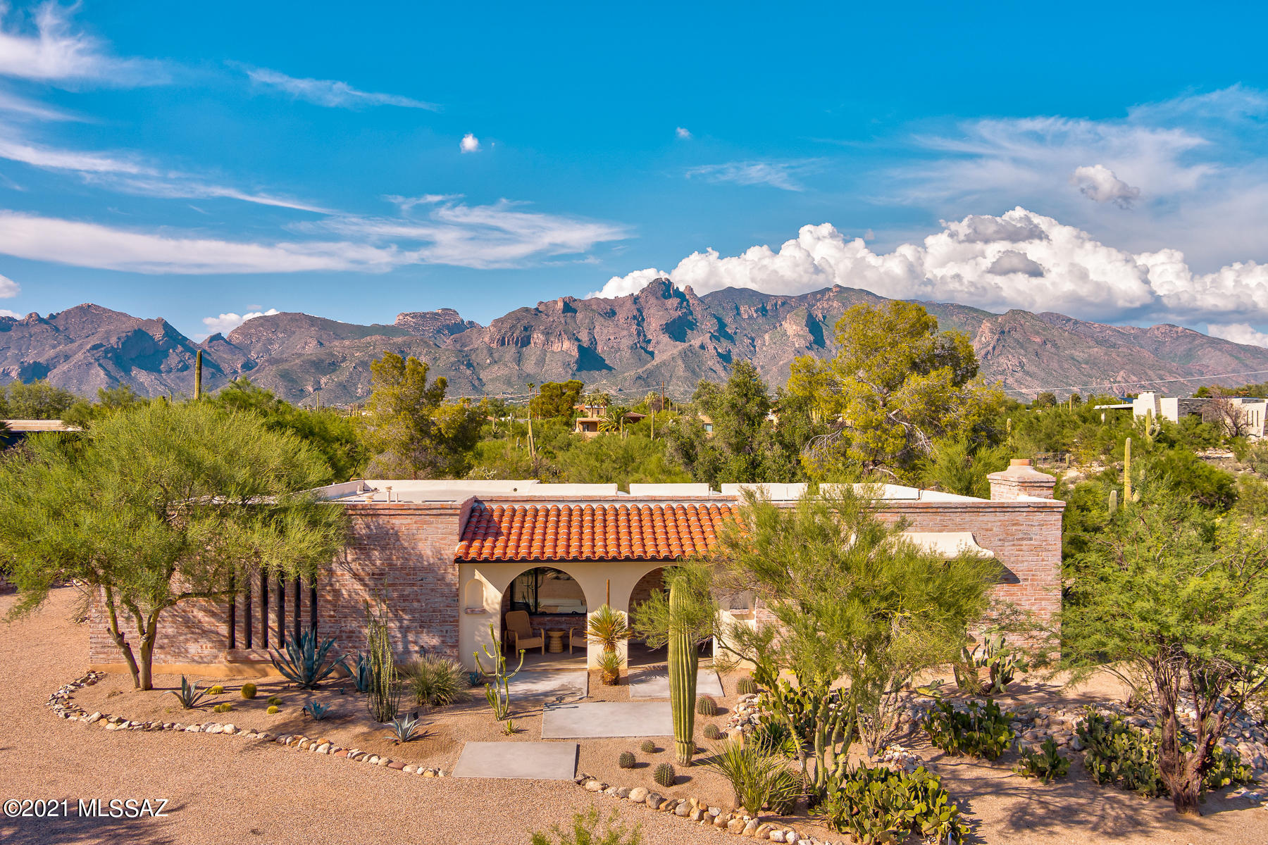 1815 E Camino Cresta