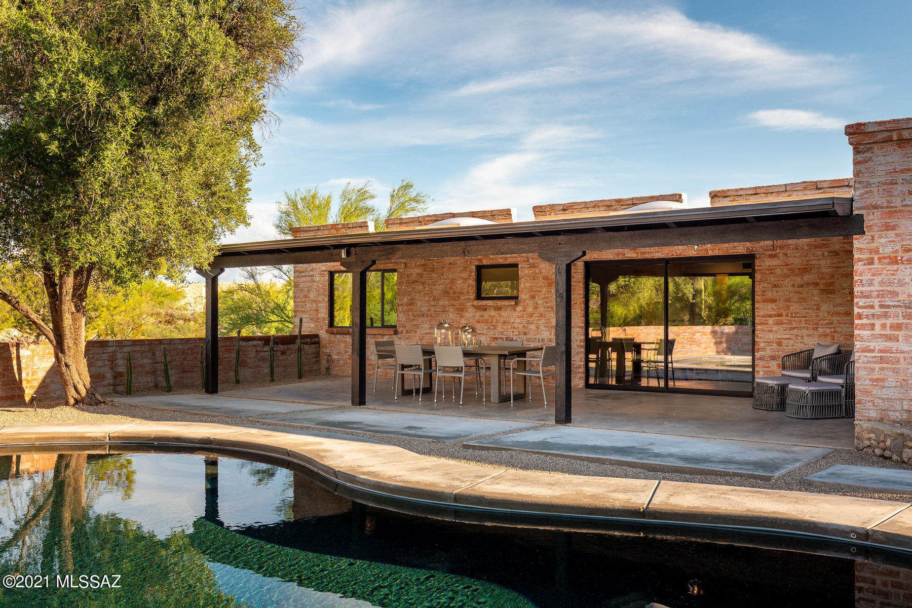 1815 E Camino Cresta