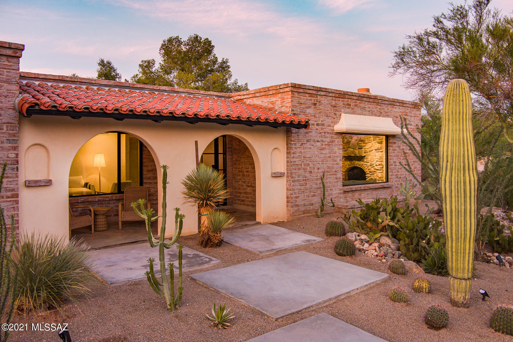 1815 E Camino Cresta