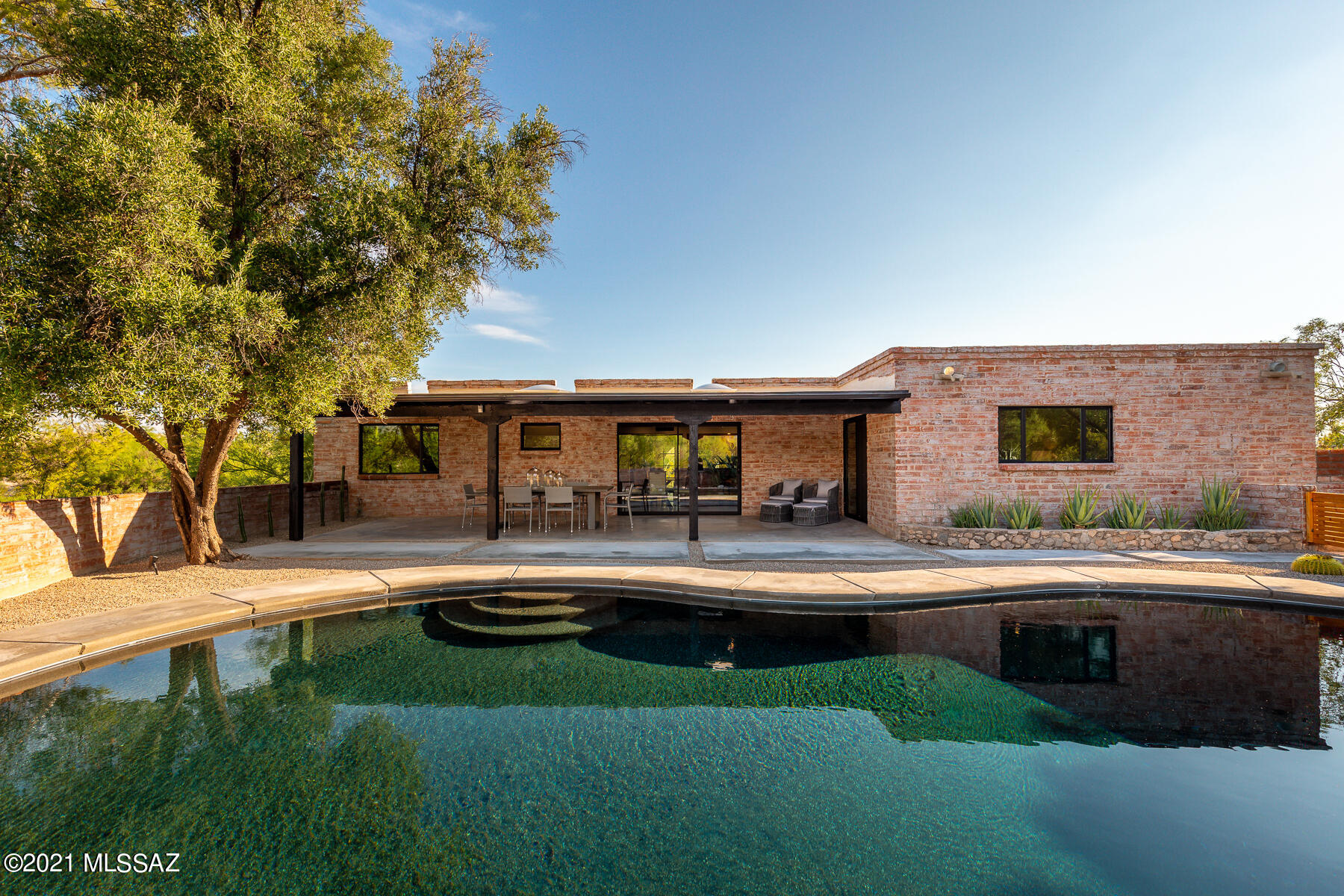 1815 E Camino Cresta