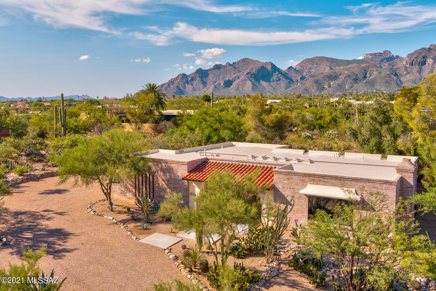 1815 E Camino Cresta
