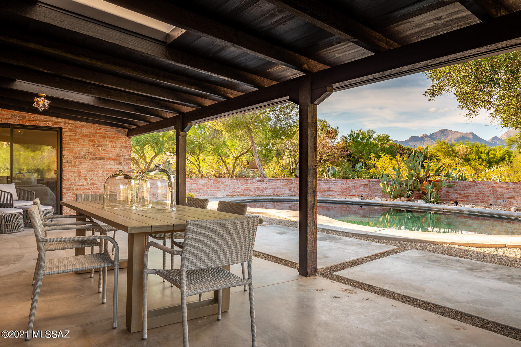 1815 E Camino Cresta