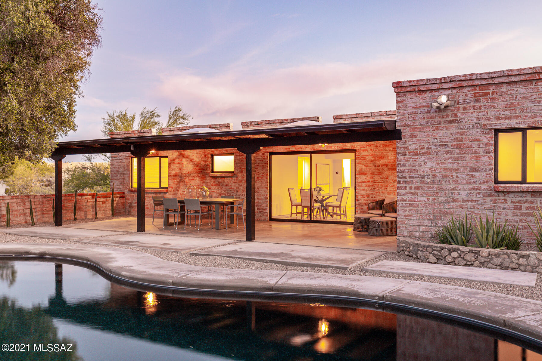 1815 E Camino Cresta