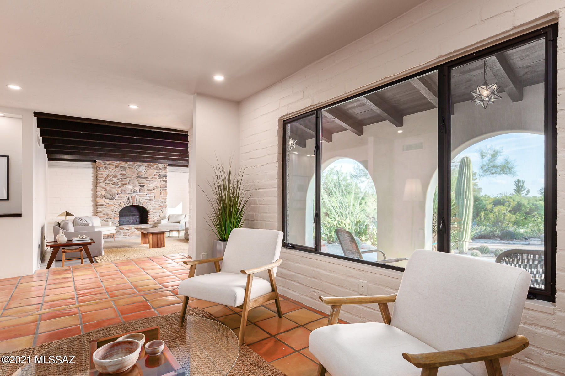 1815 E Camino Cresta