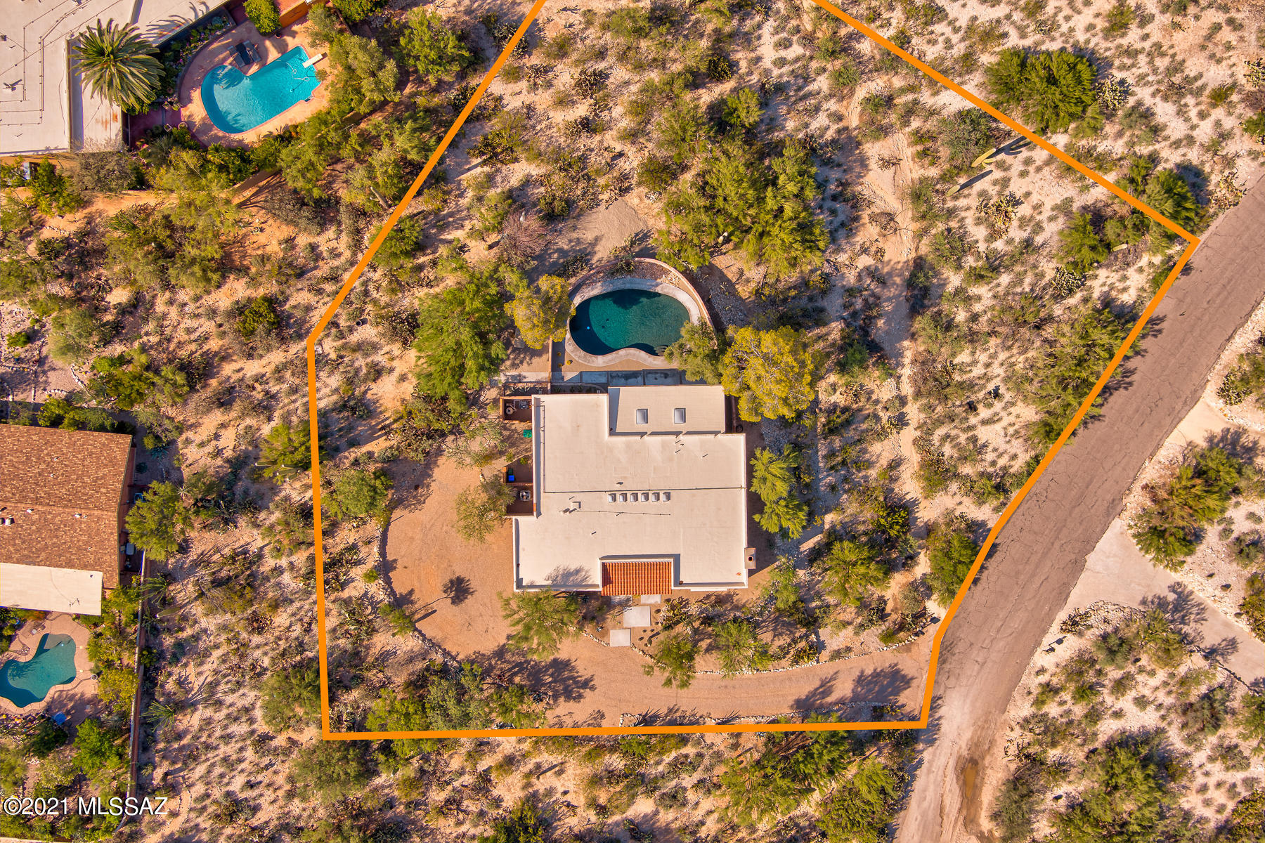 1815 E Camino Cresta