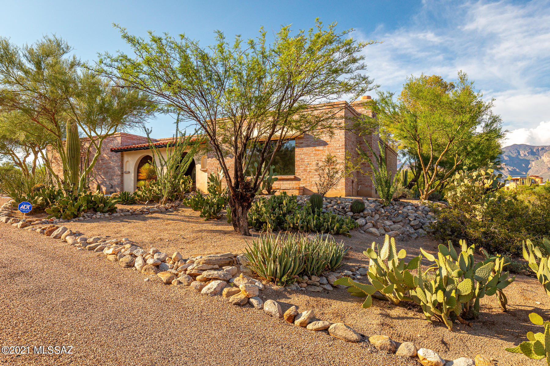 1815 E Camino Cresta