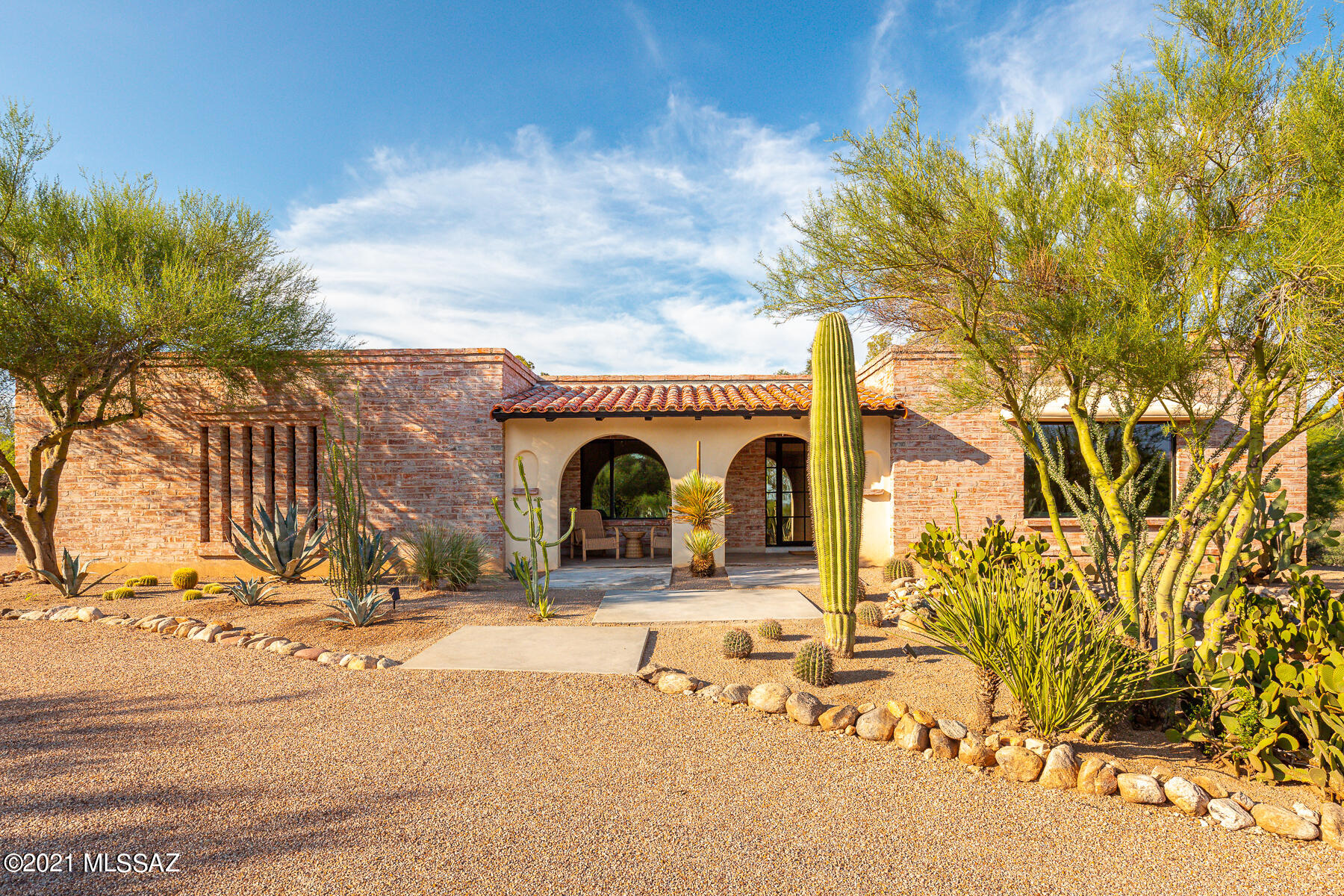 1815 E Camino Cresta