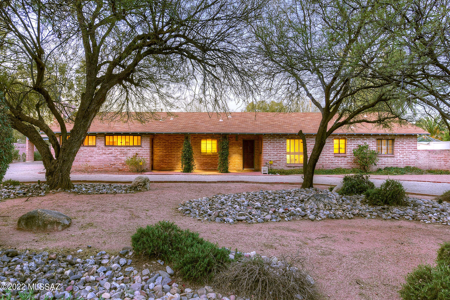 95 E Calle Resplendor
