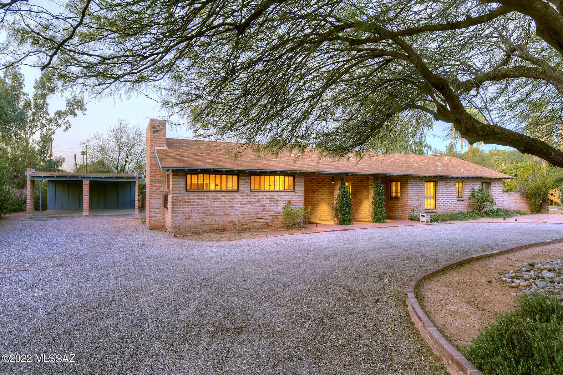 95 E Calle Resplendor