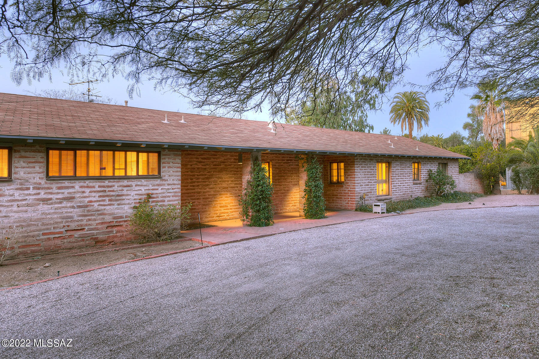 95 E Calle Resplendor