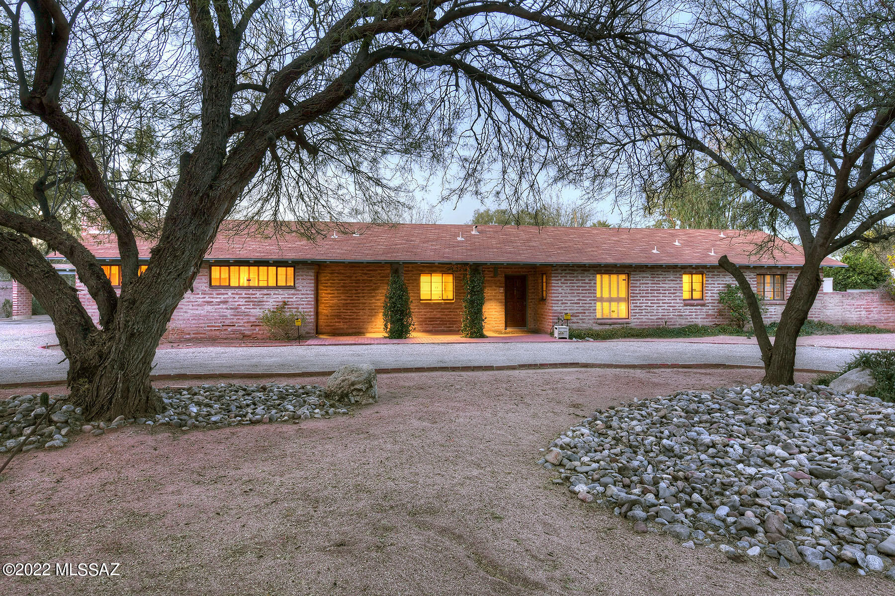 95 E Calle Resplendor