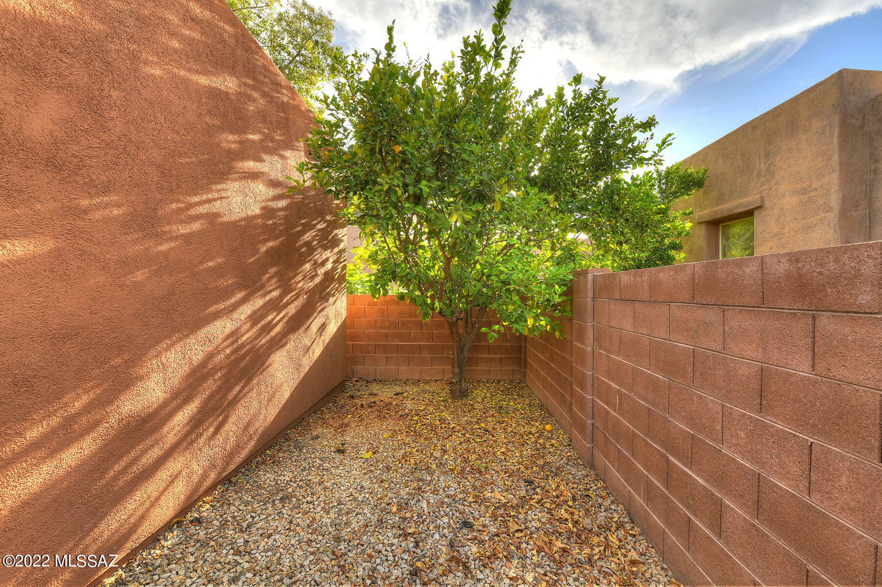 2946 N Cardell Circle