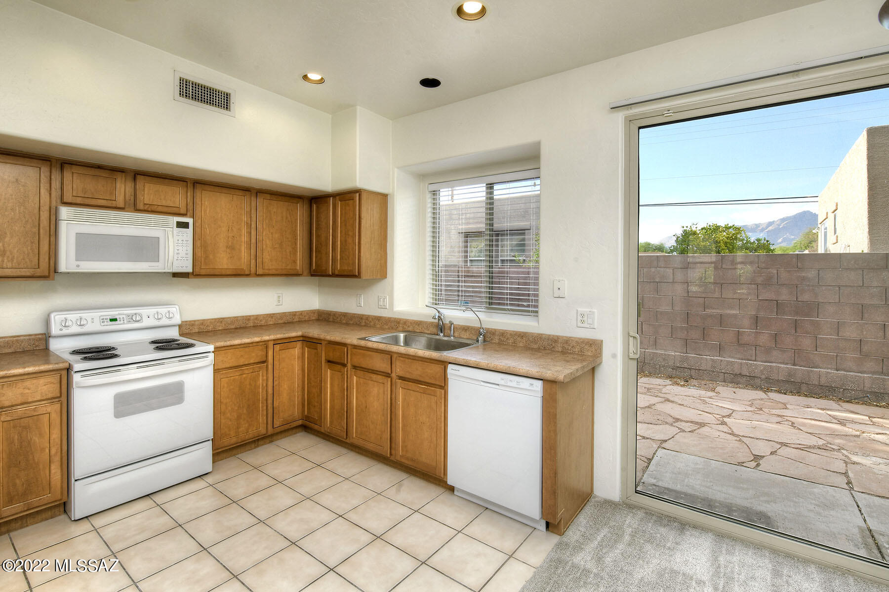 2946 N Cardell Circle