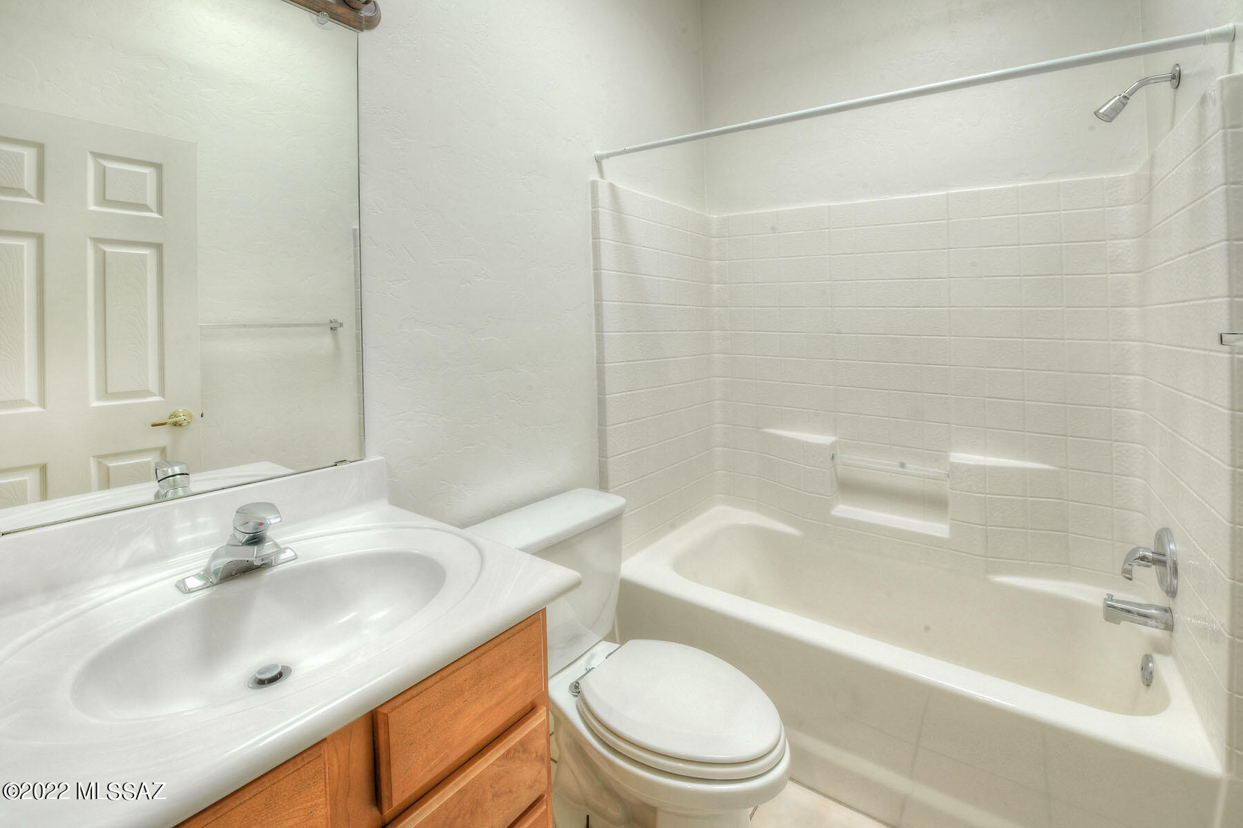 2946 N Cardell Circle