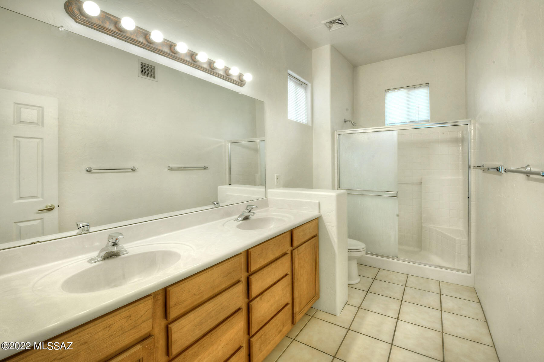 2946 N Cardell Circle