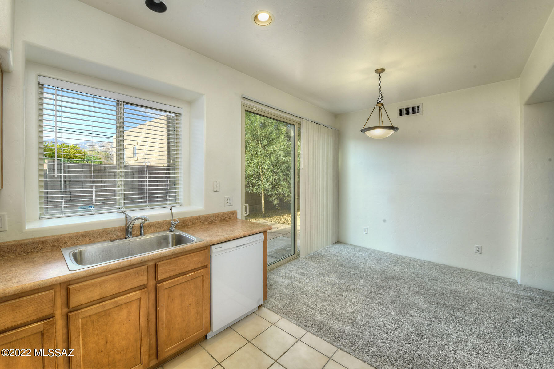 2946 N Cardell Circle