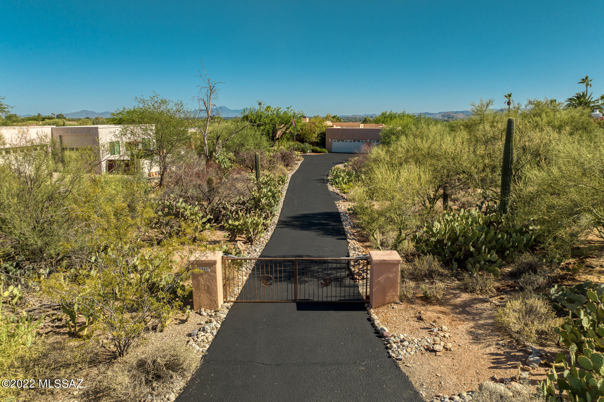 5541 N Via Entrada