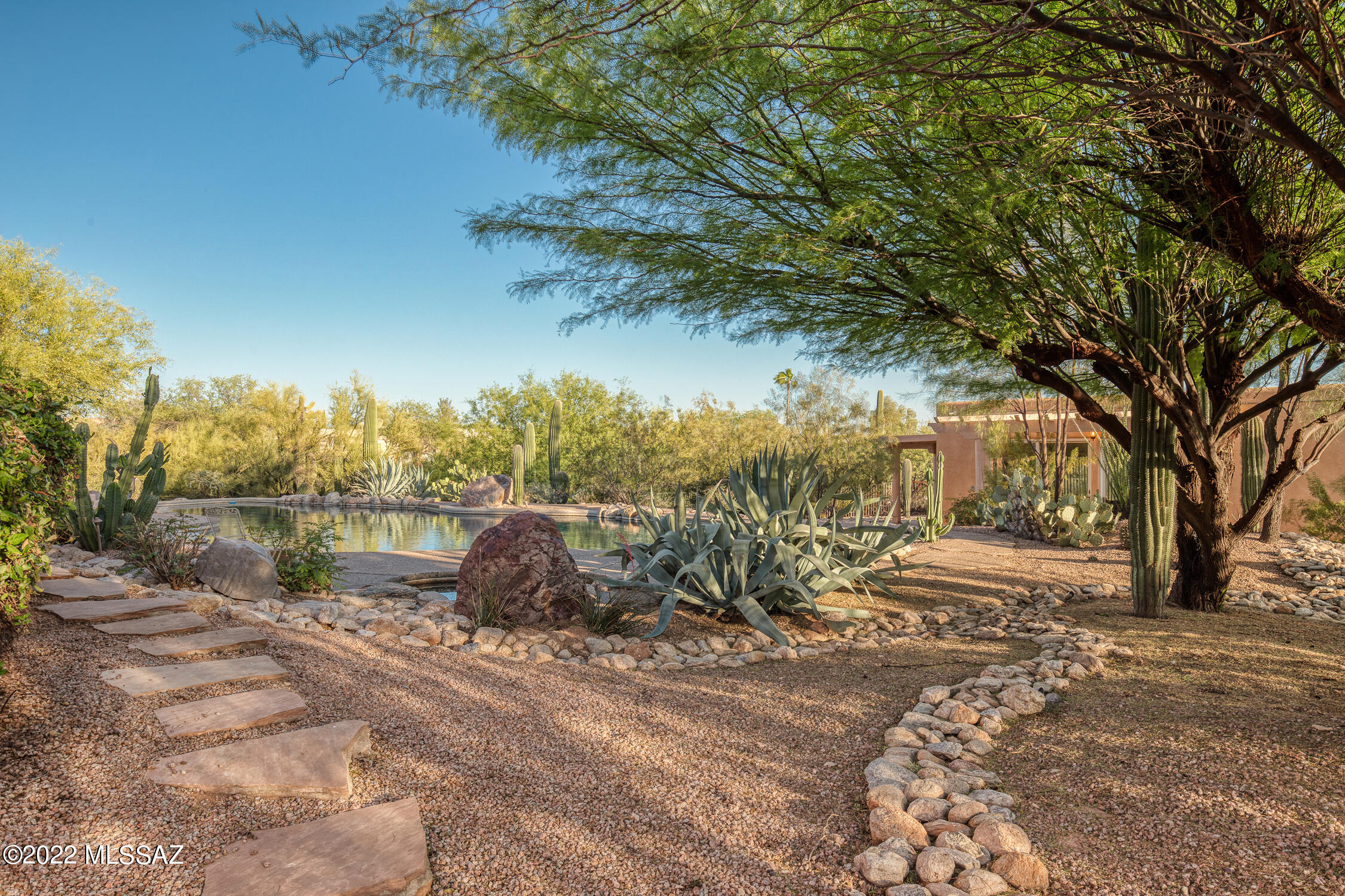 5541 N Via Entrada