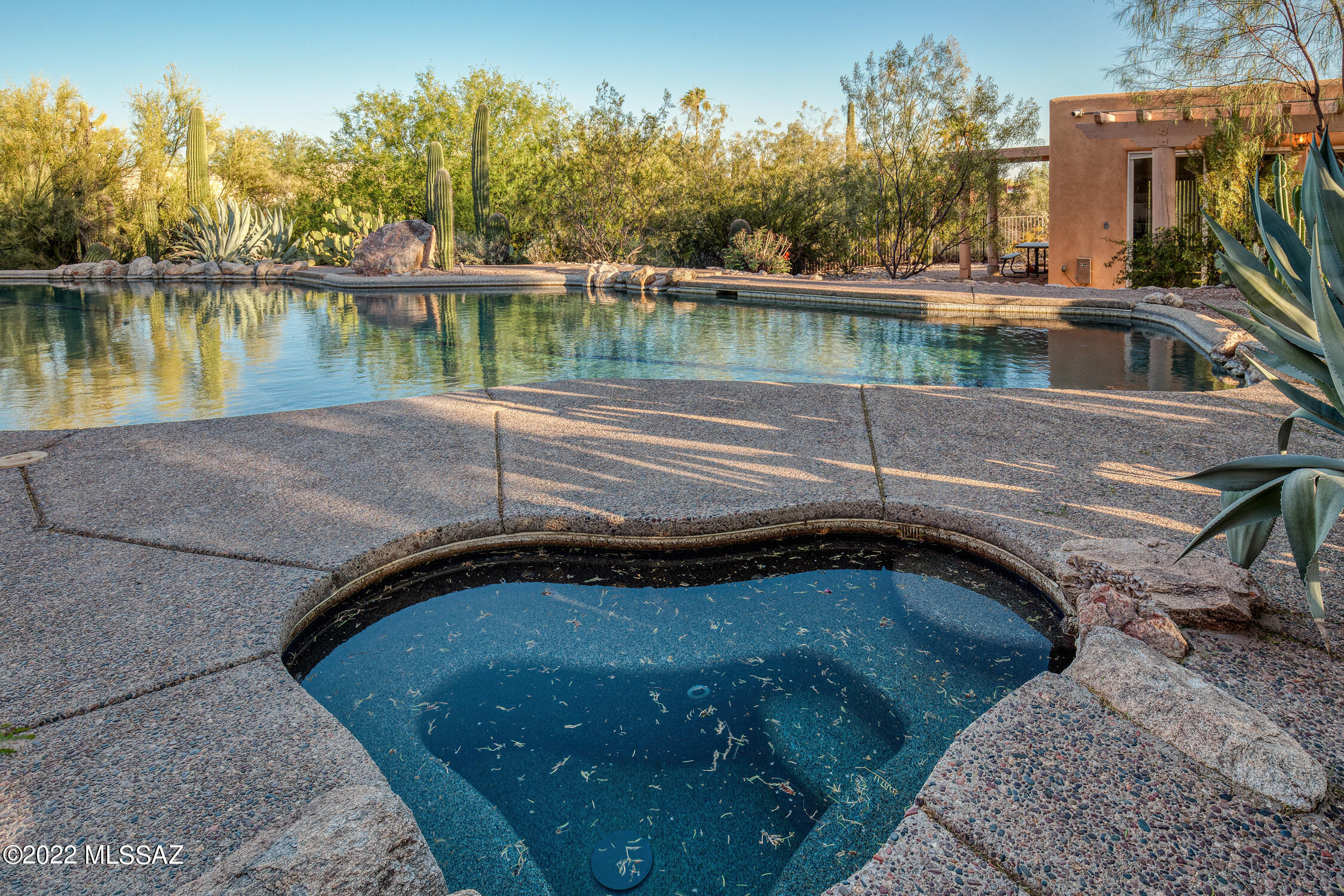 5541 N Via Entrada