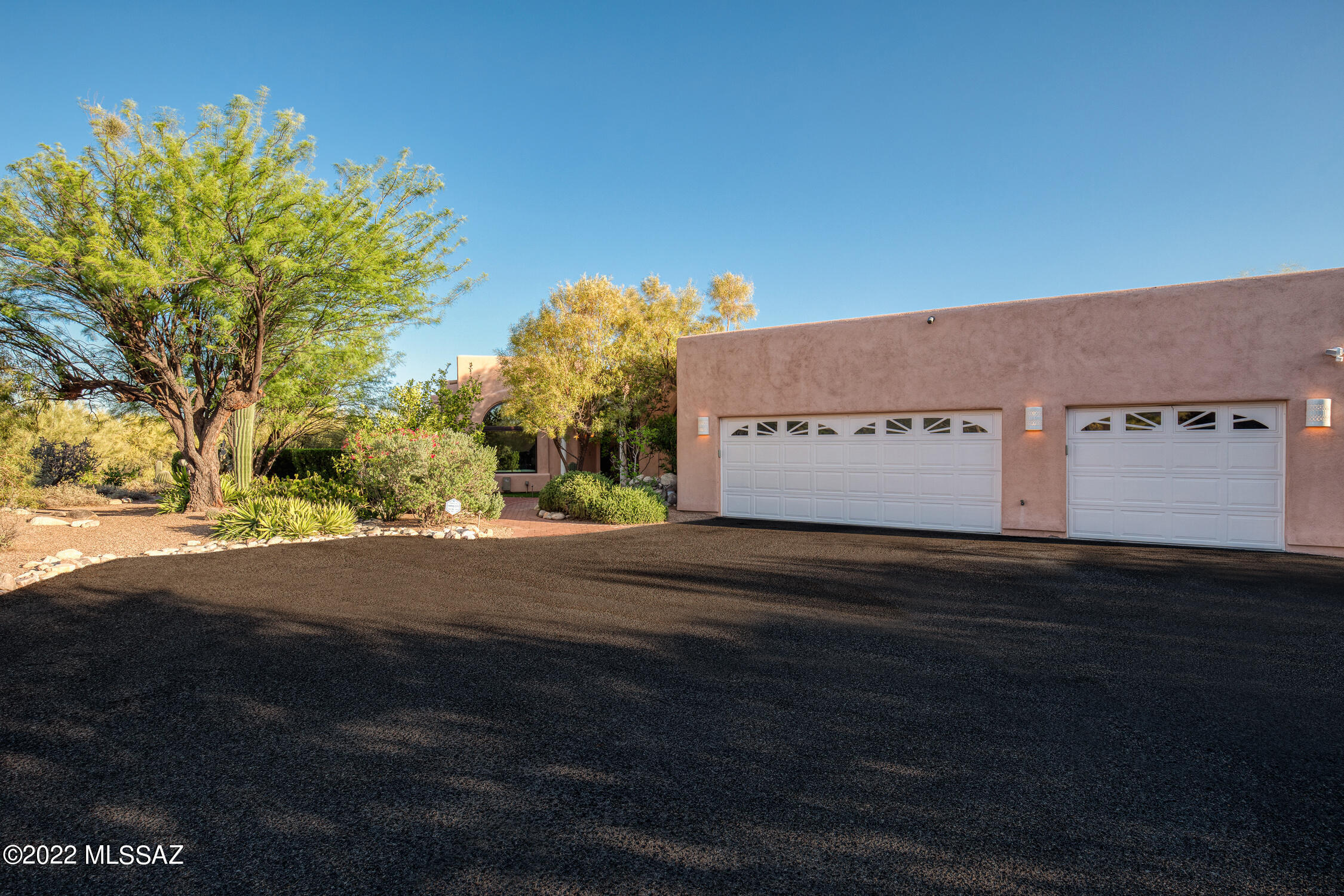 5541 N Via Entrada