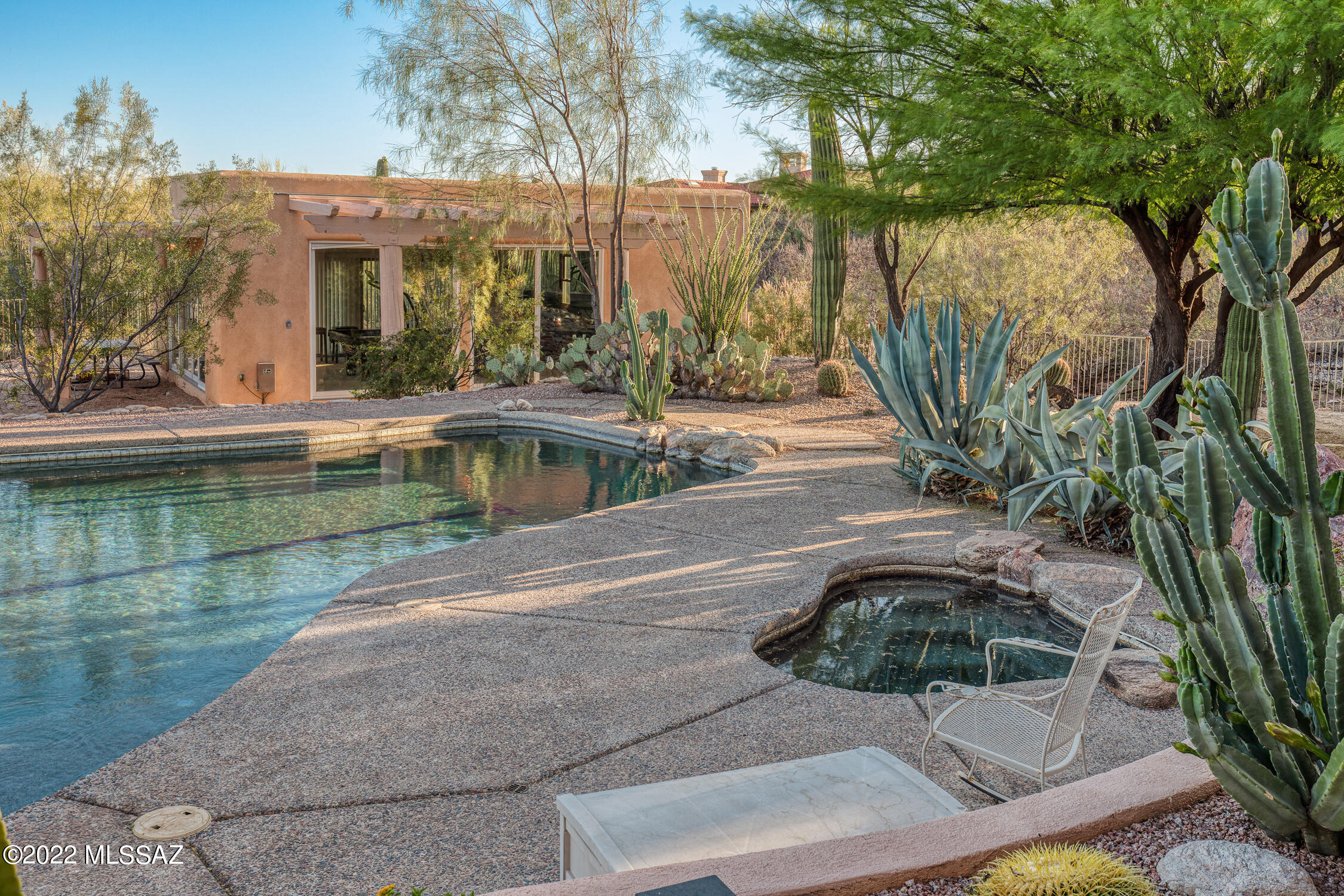 5541 N Via Entrada
