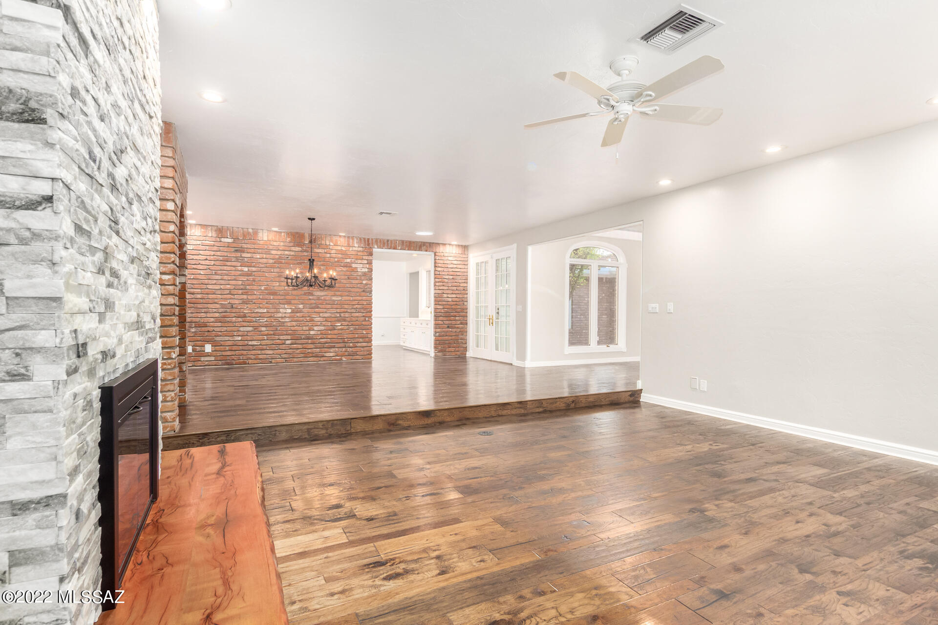 2306 Circulo De Anza