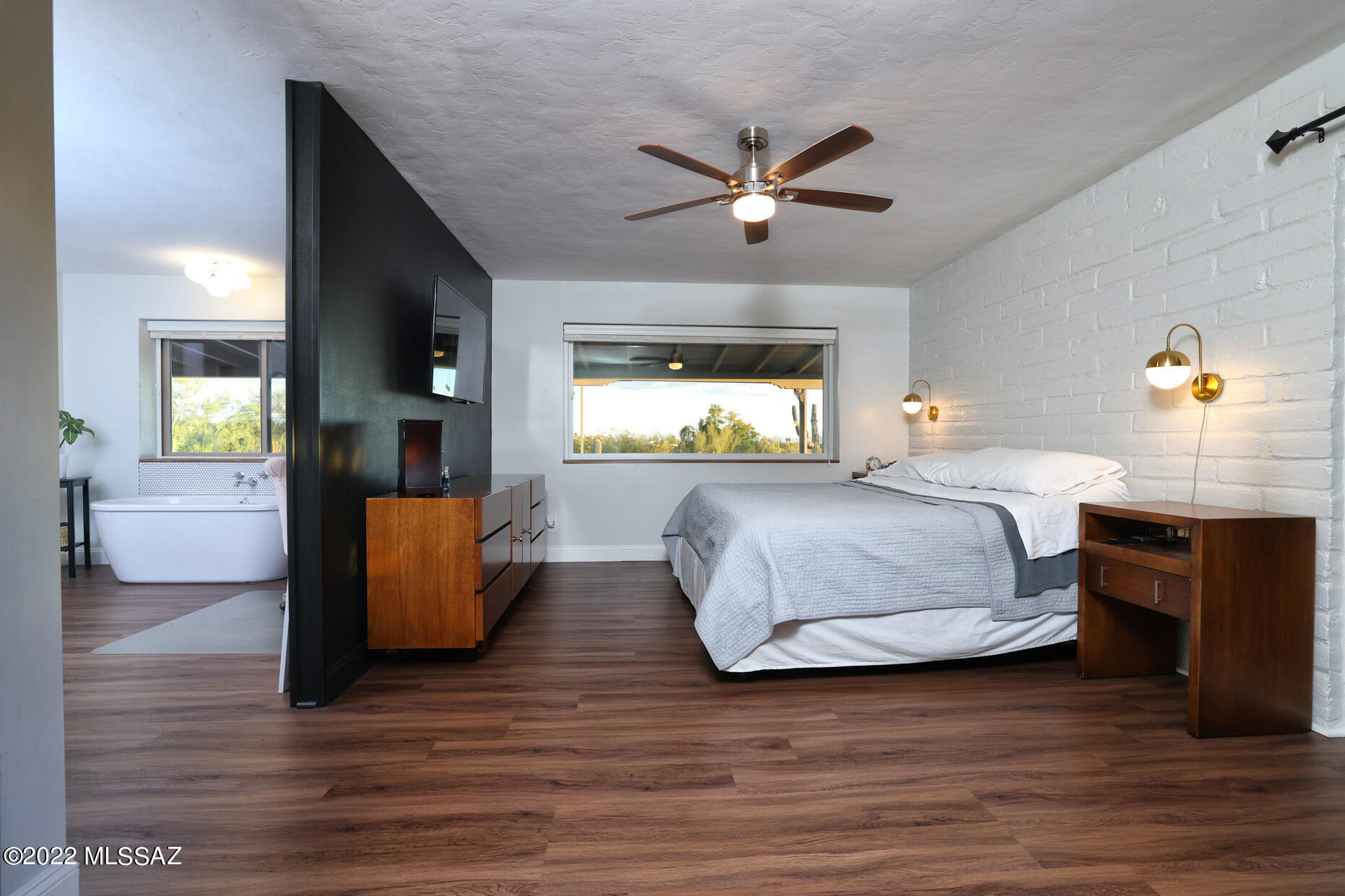 820 E Via Lucitas