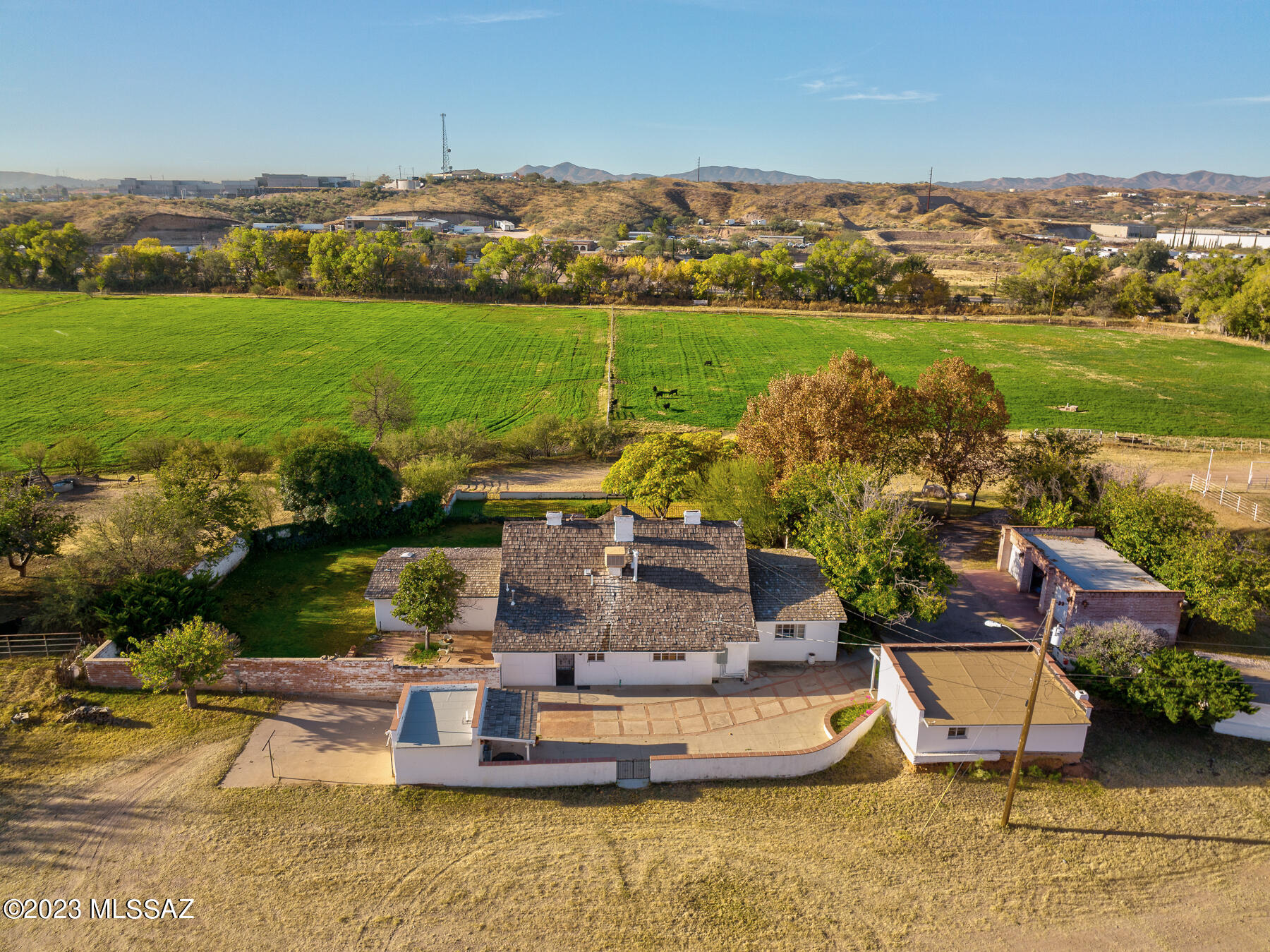 50 W Escondido Crossing