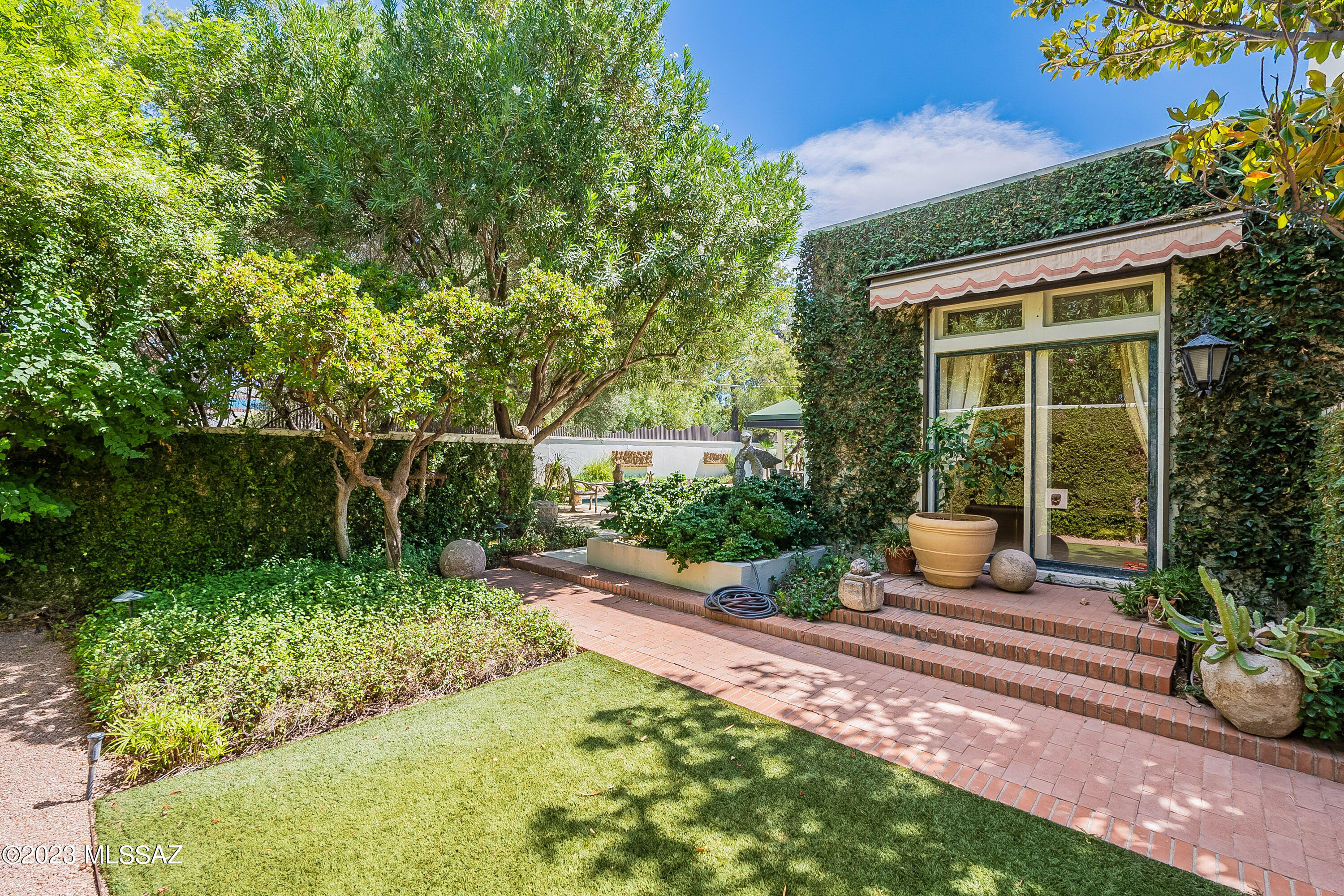 55 N Sierra Vista Drive