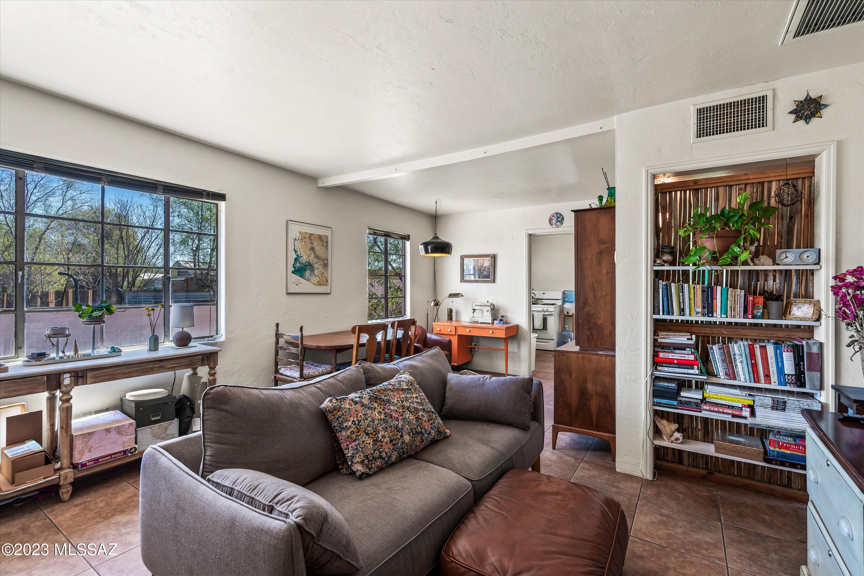 2936 E Edison Street