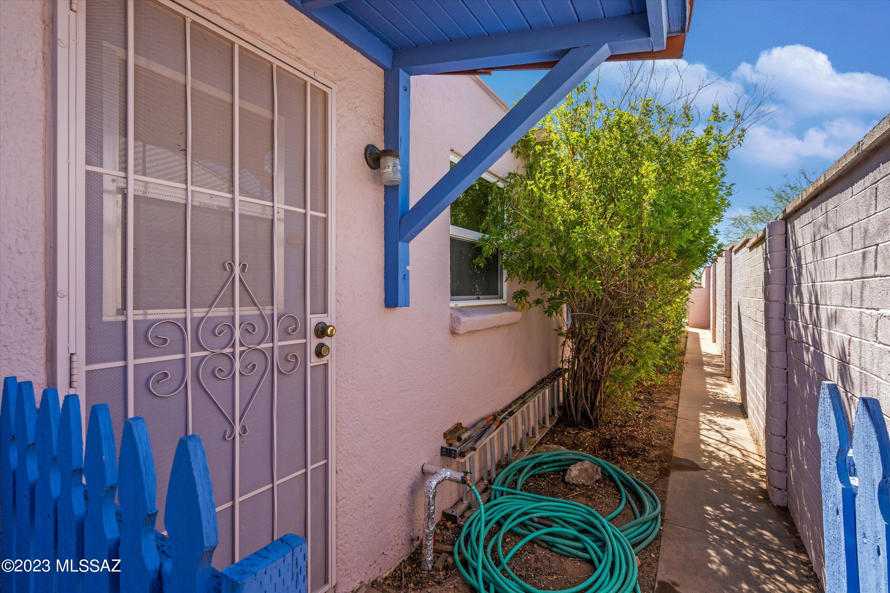 2936 E Edison Street