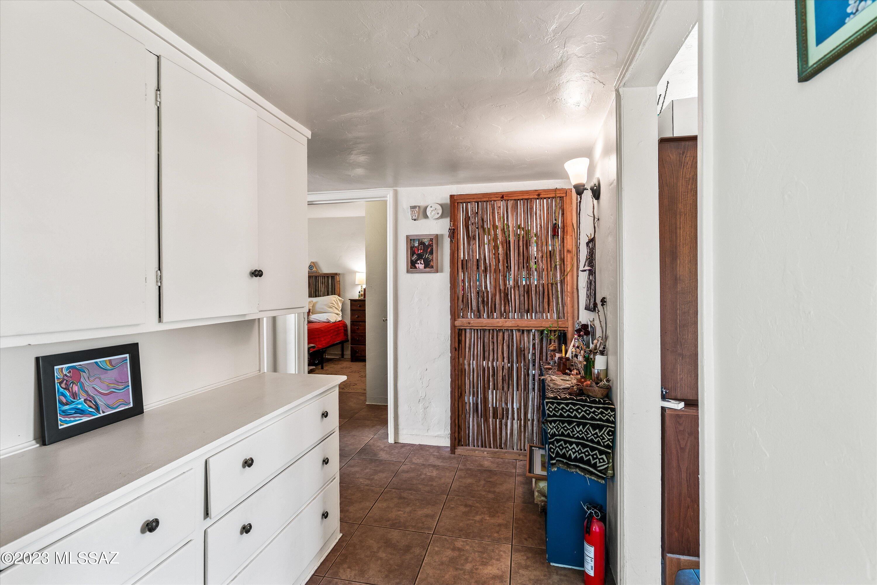 2936 E Edison Street