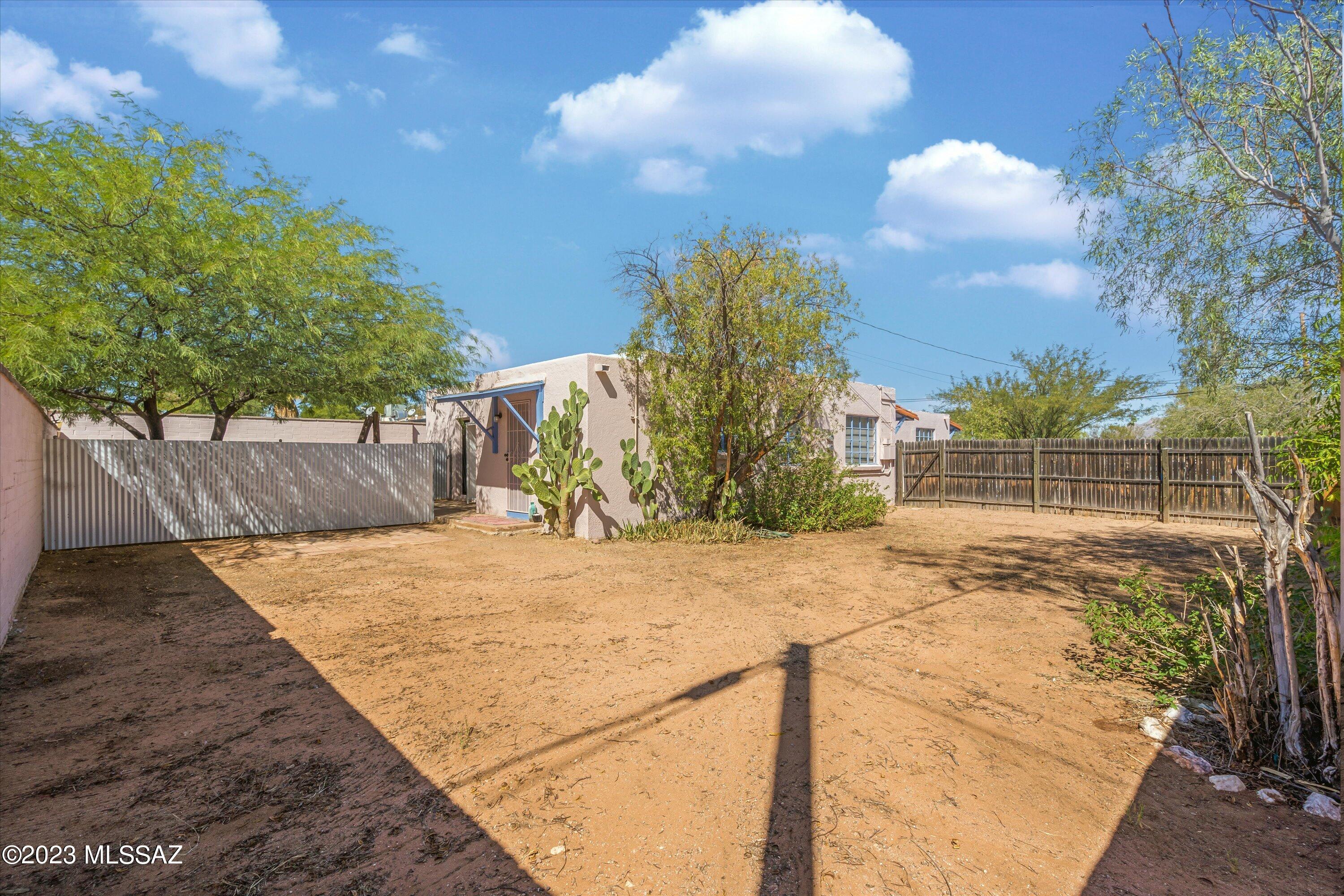 2936 E Edison Street
