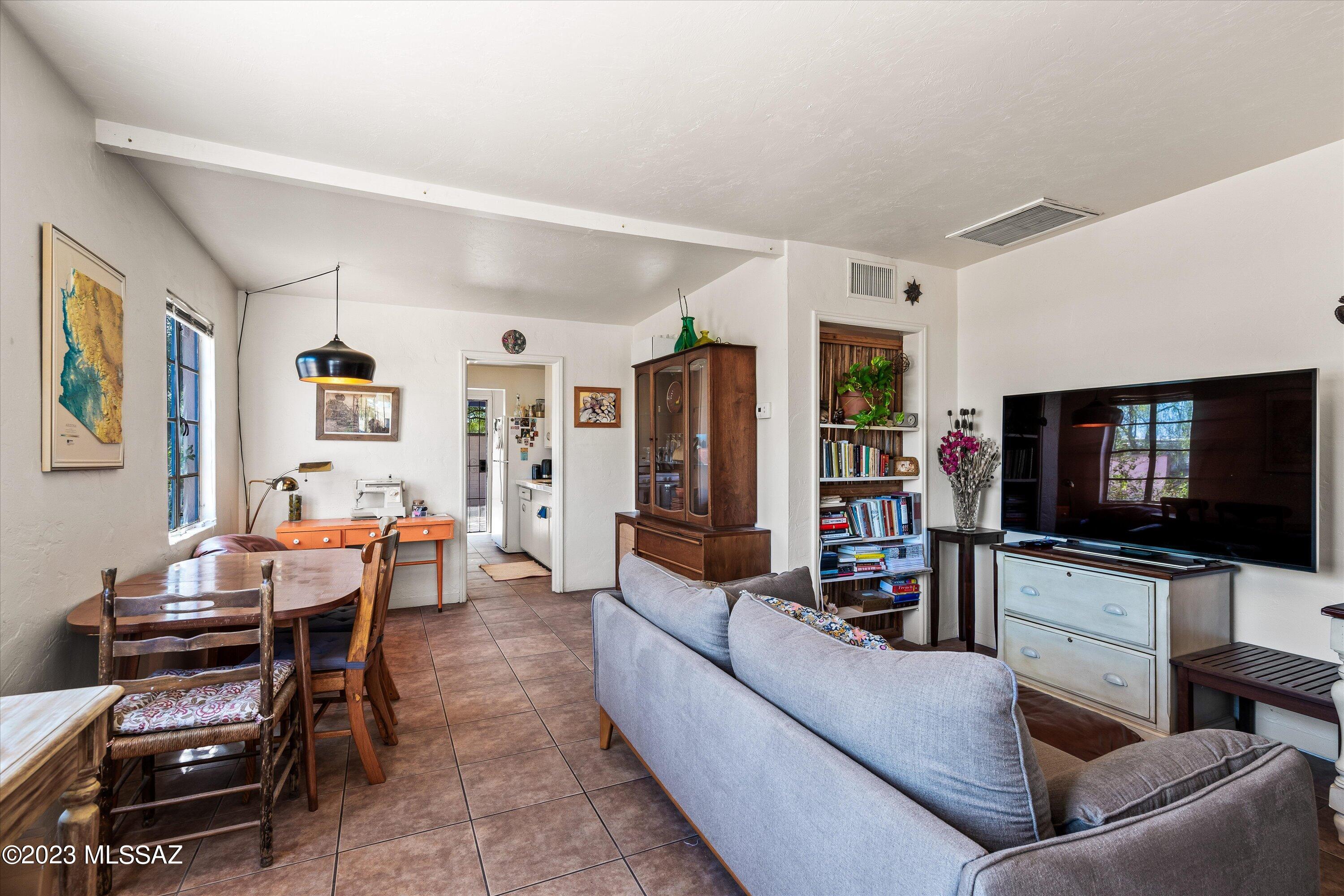 2936 E Edison Street