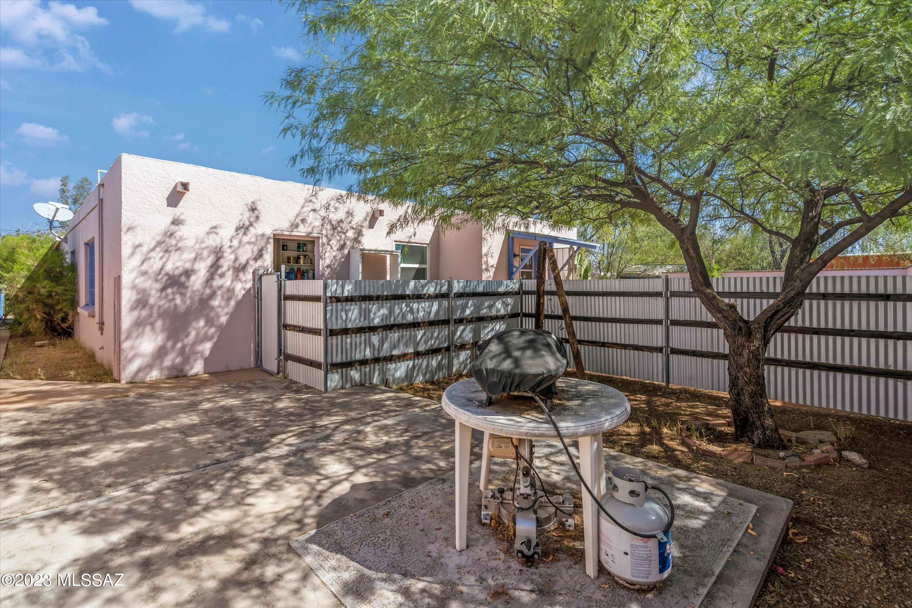 2936 E Edison Street